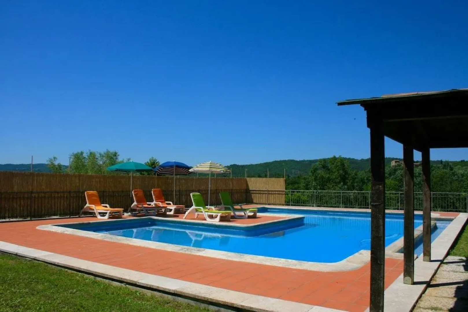 Stunning private villa for 8 guests with private pool, WIFI, TV, terrace, pets allowed and parking