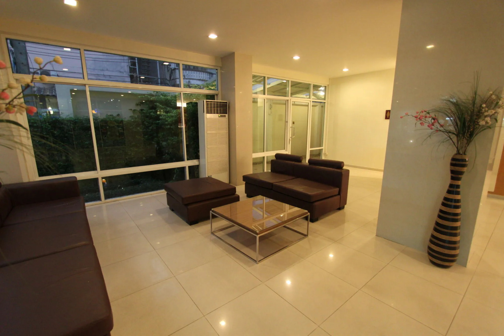 The Royal Bee Apart Hotel