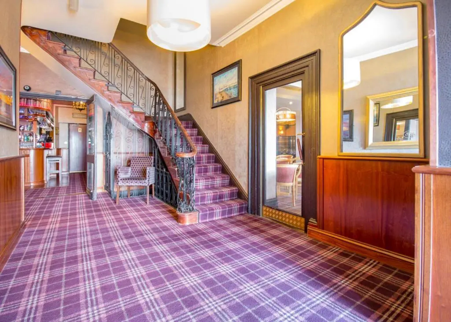 Smiths Hotel