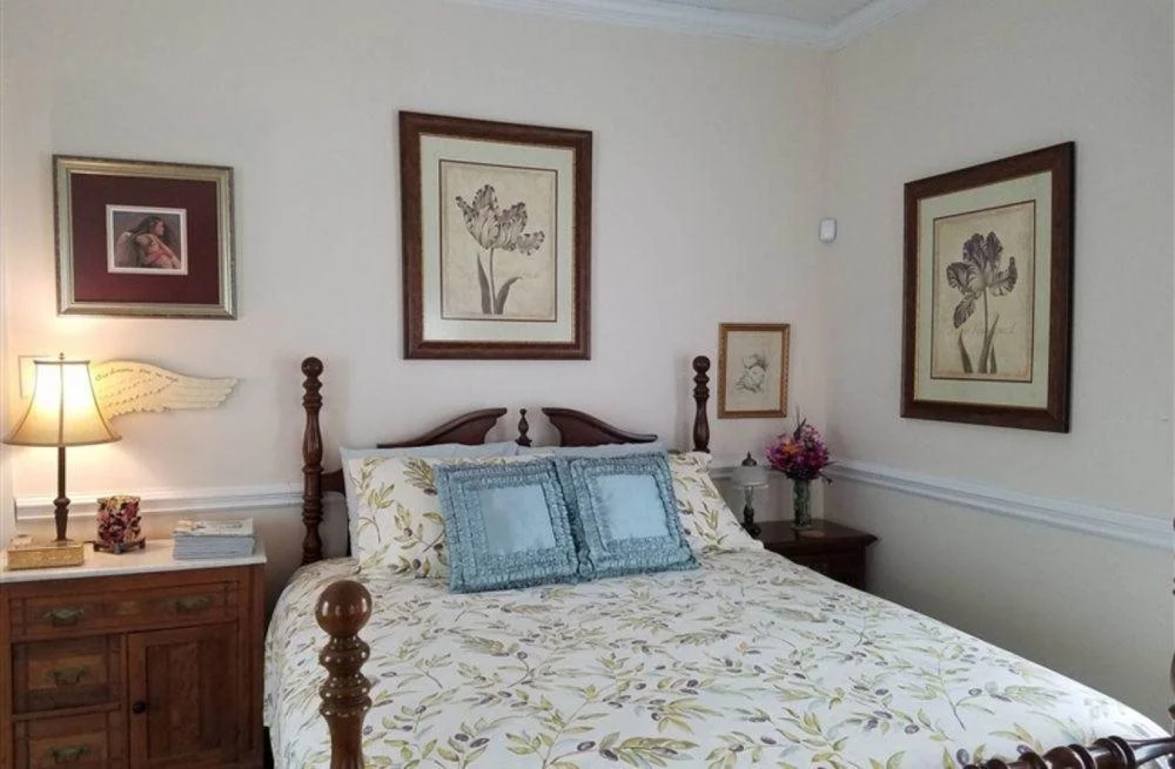 Silly Chickens Lodge B&B