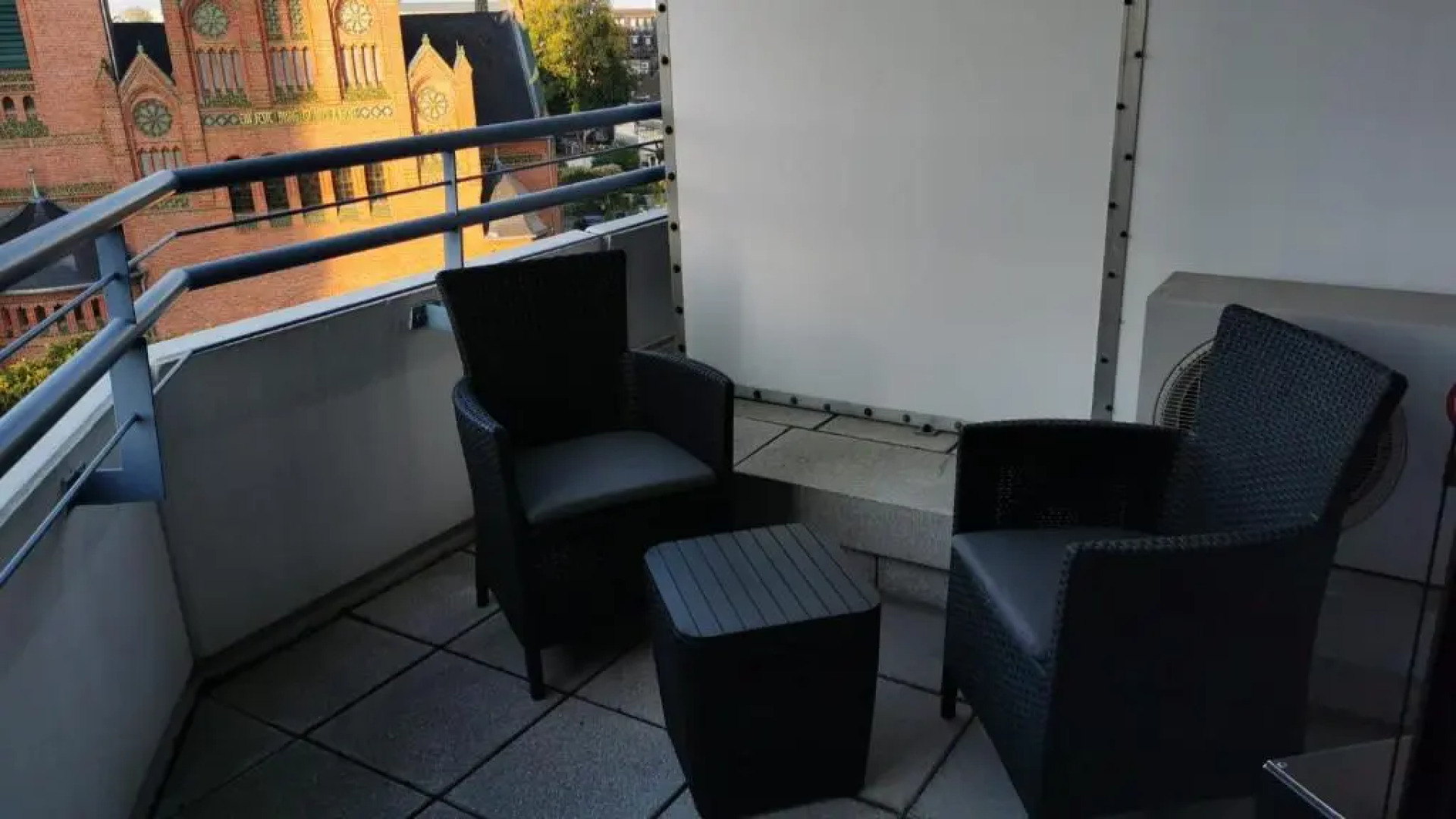 1 Person - Single - Appartement -Zentral gelegen in Leverkusen Wiesdorf - Friedrich Ebert Platz 5a , 4te Etage mit Aufzug-und mit Balkon