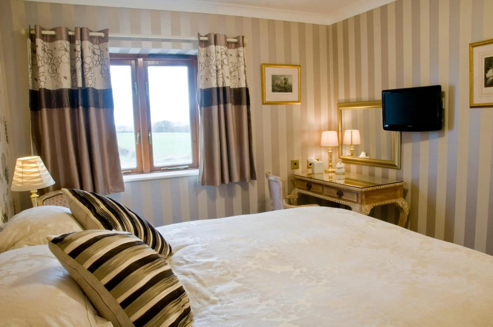 Albright Hussey Manor