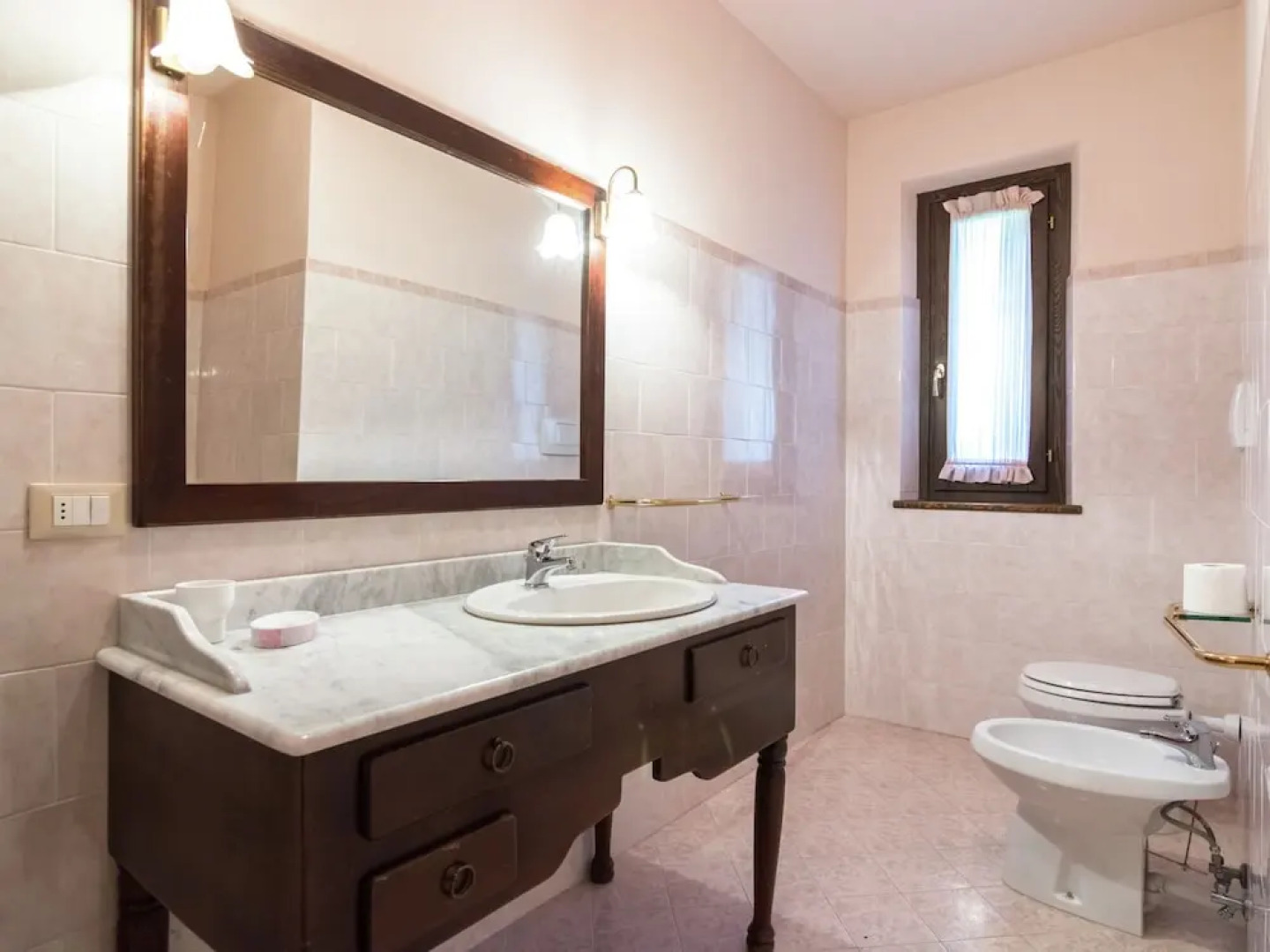 Villa in Lonnano With Pool