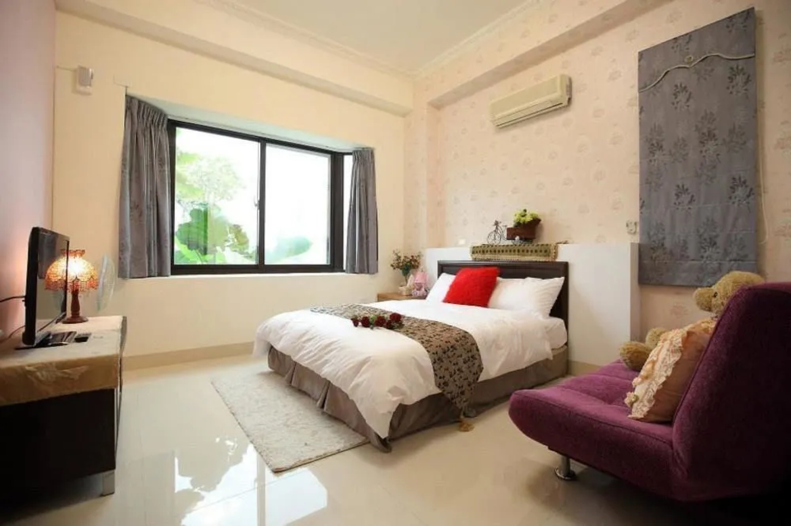 Textile Girl Romantic Homestay