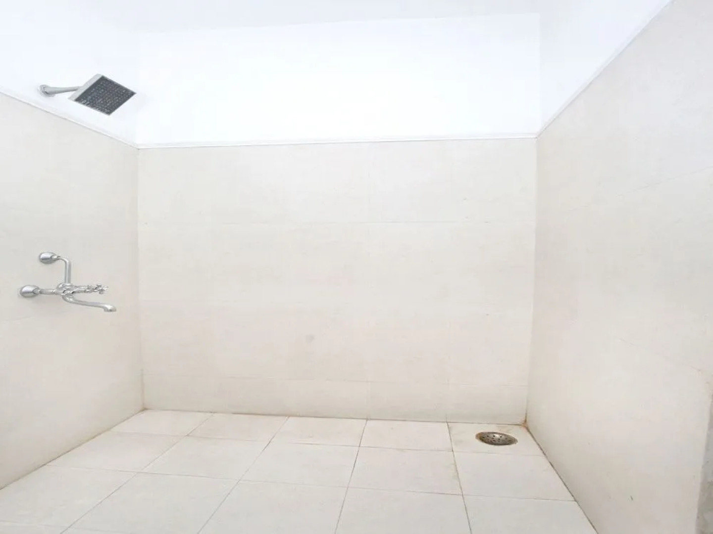 OYO 11844 Silver Star