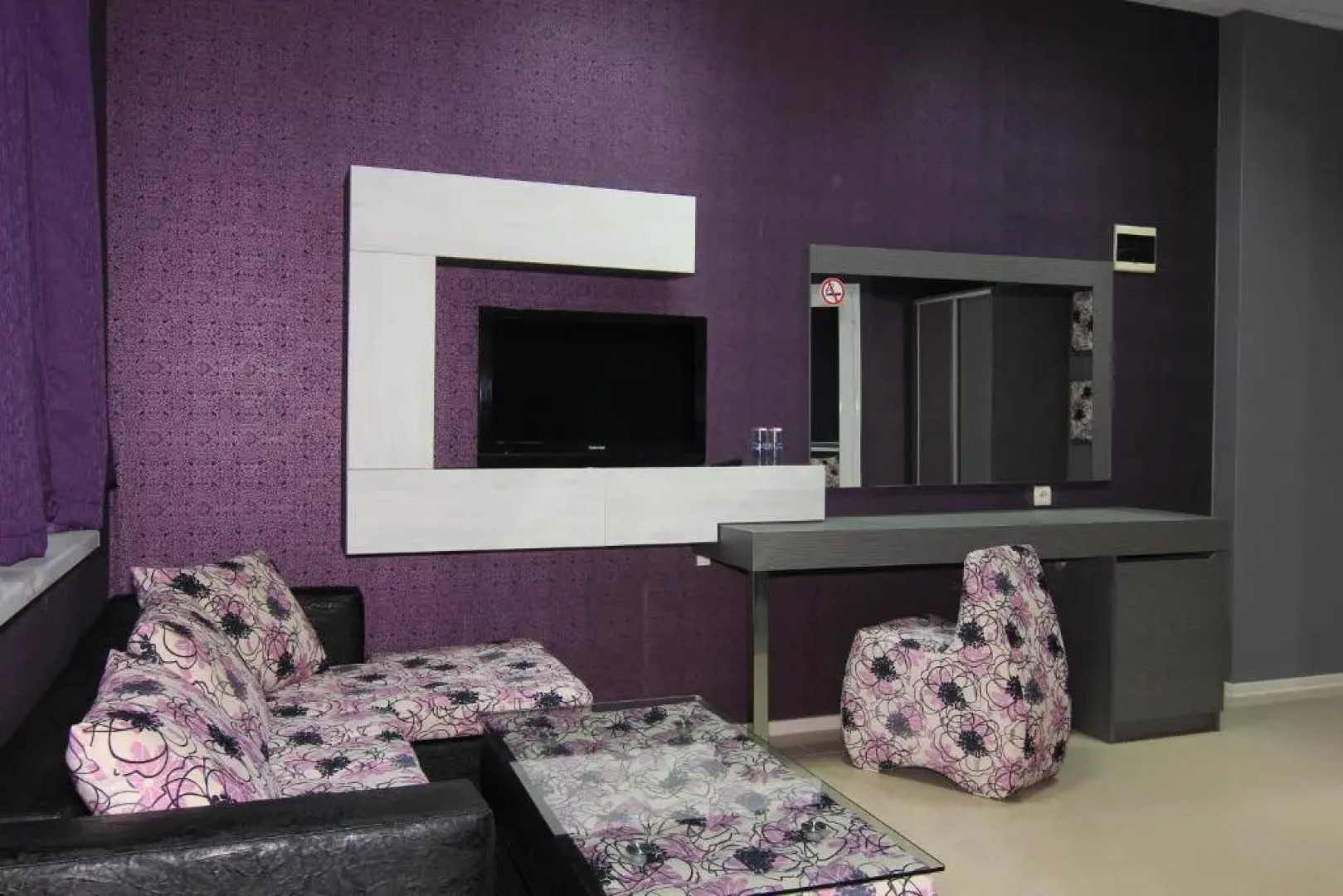 Bedroom Place Guest Rooms