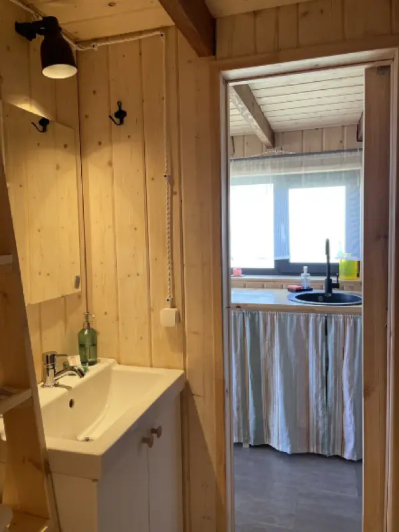 Черный домик