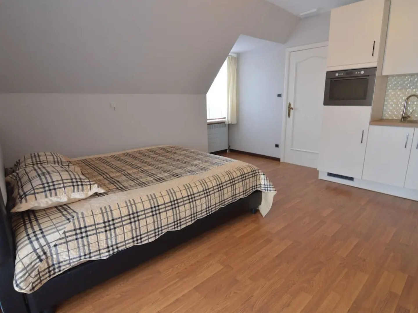 Charming Holiday Home with Hot Tub in Bree