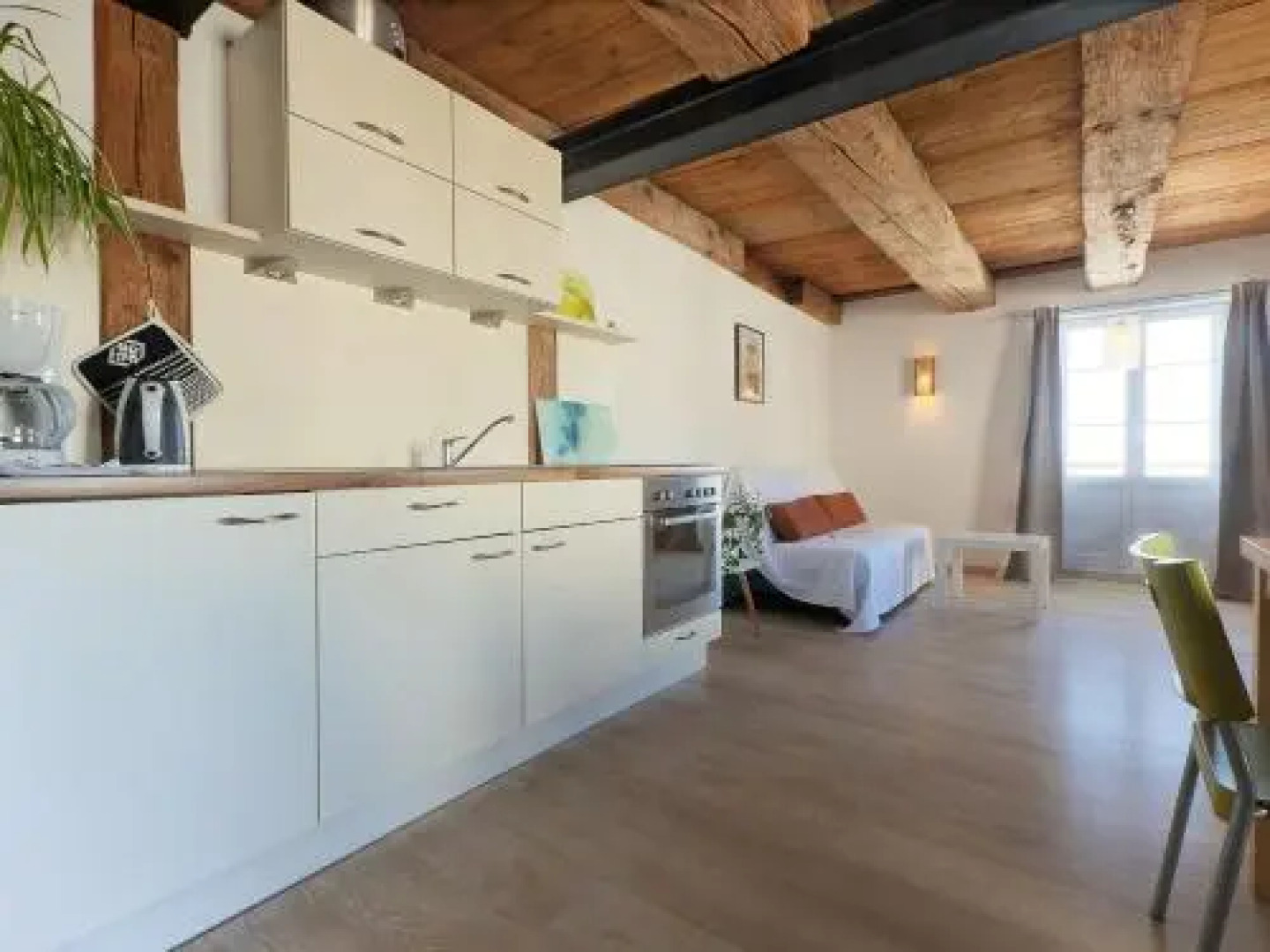 ESCASA Ferienwohnungen alte Schule