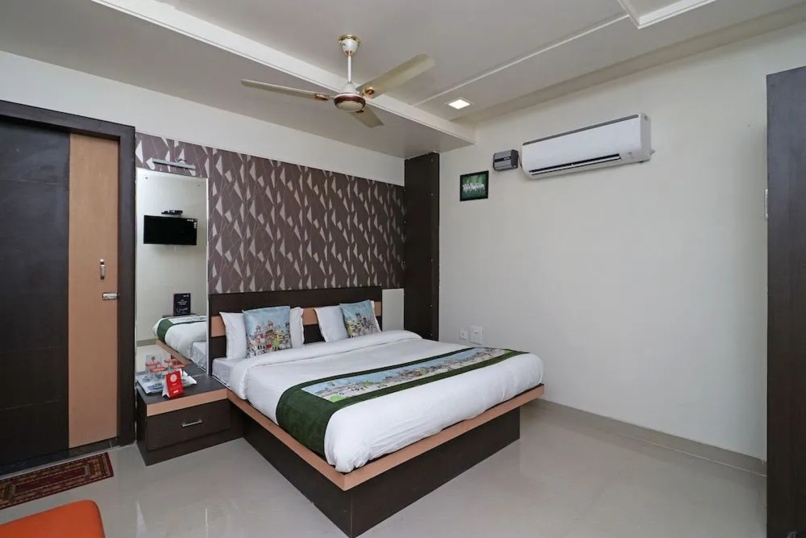 OYO 10414 Hotel Tushar Residency