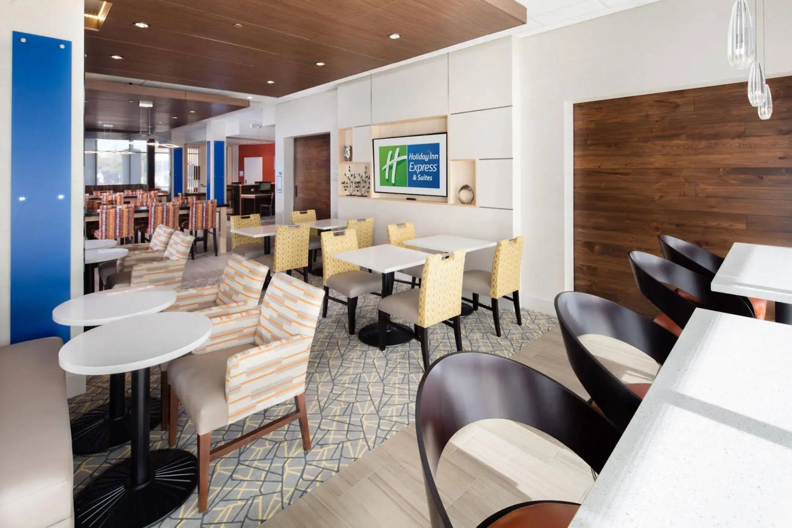Holiday Inn Express & Suites East Peoria - Riverfront by IHG