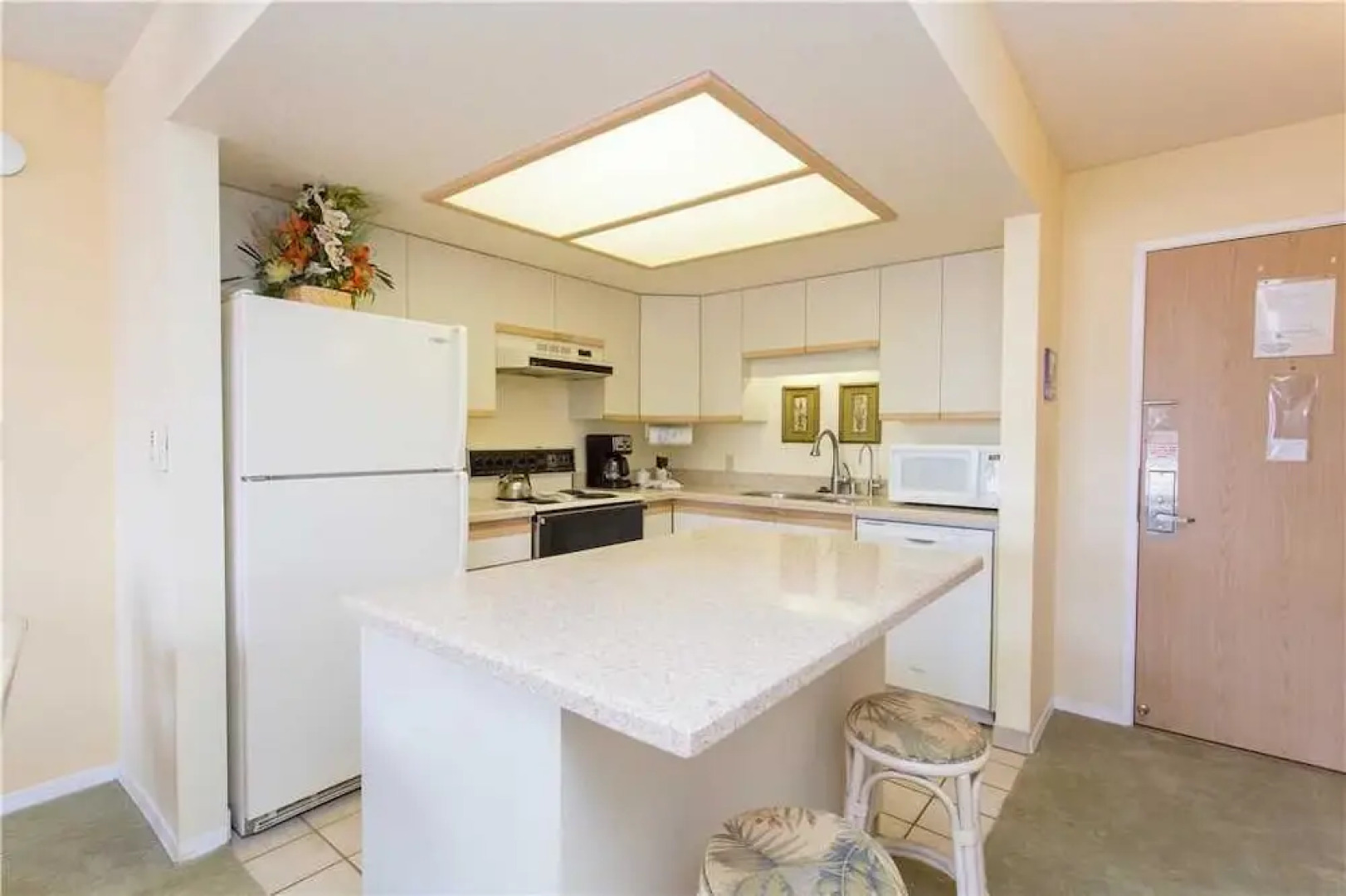 Maui Banyan H412 - One Bedroom Condo with Ocean View