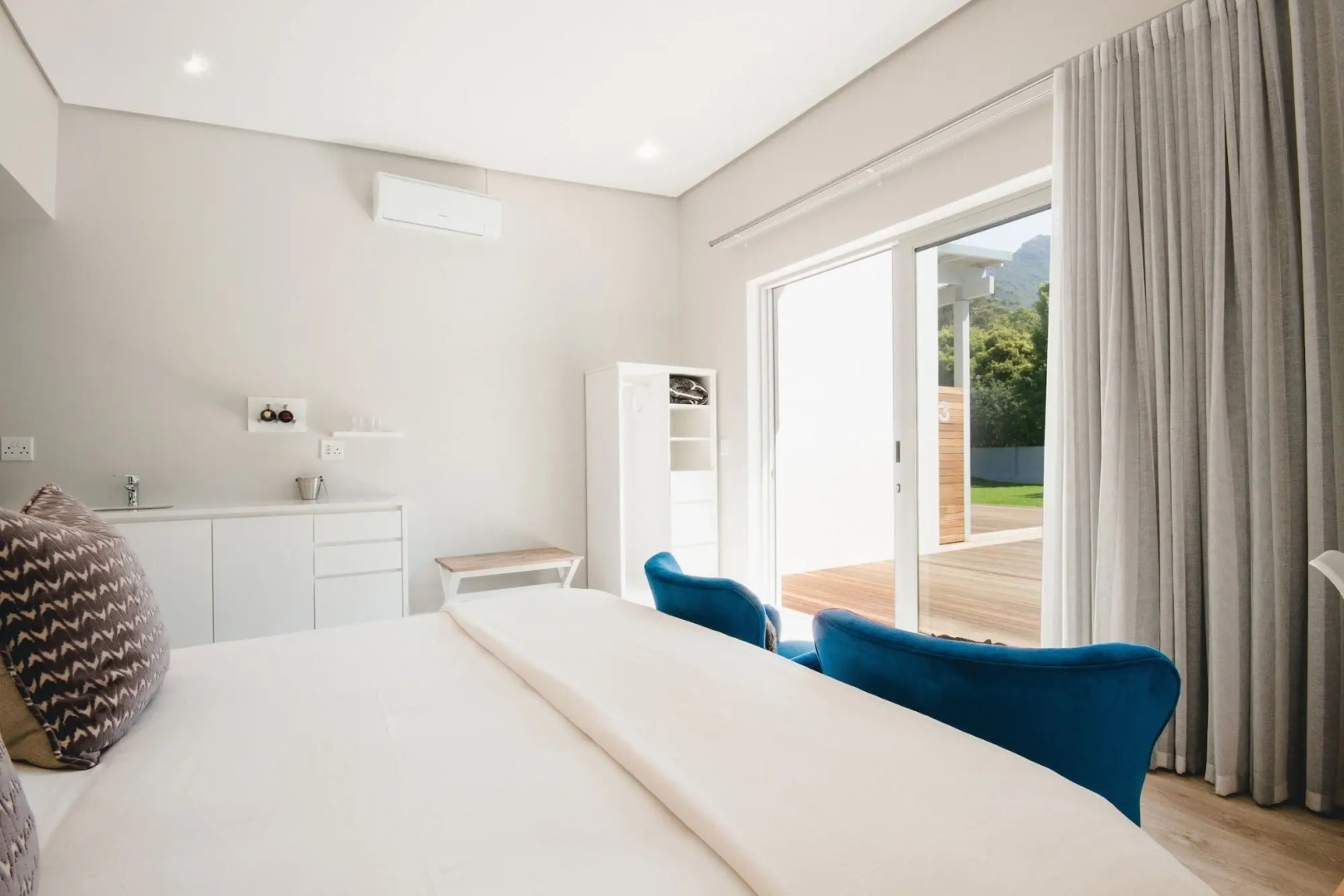 A Riverbed Guesthouse