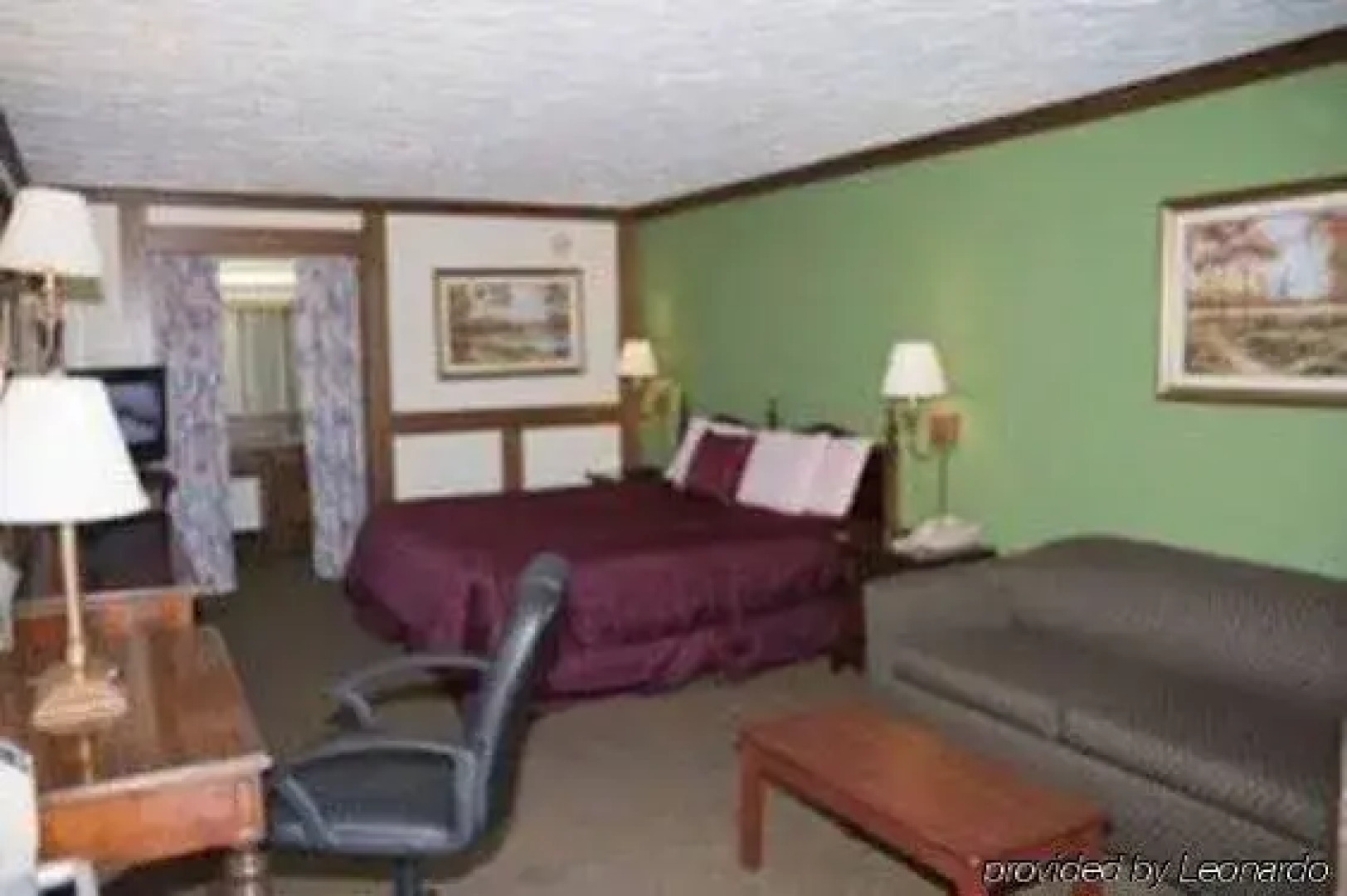 Victorian Inn & Suites