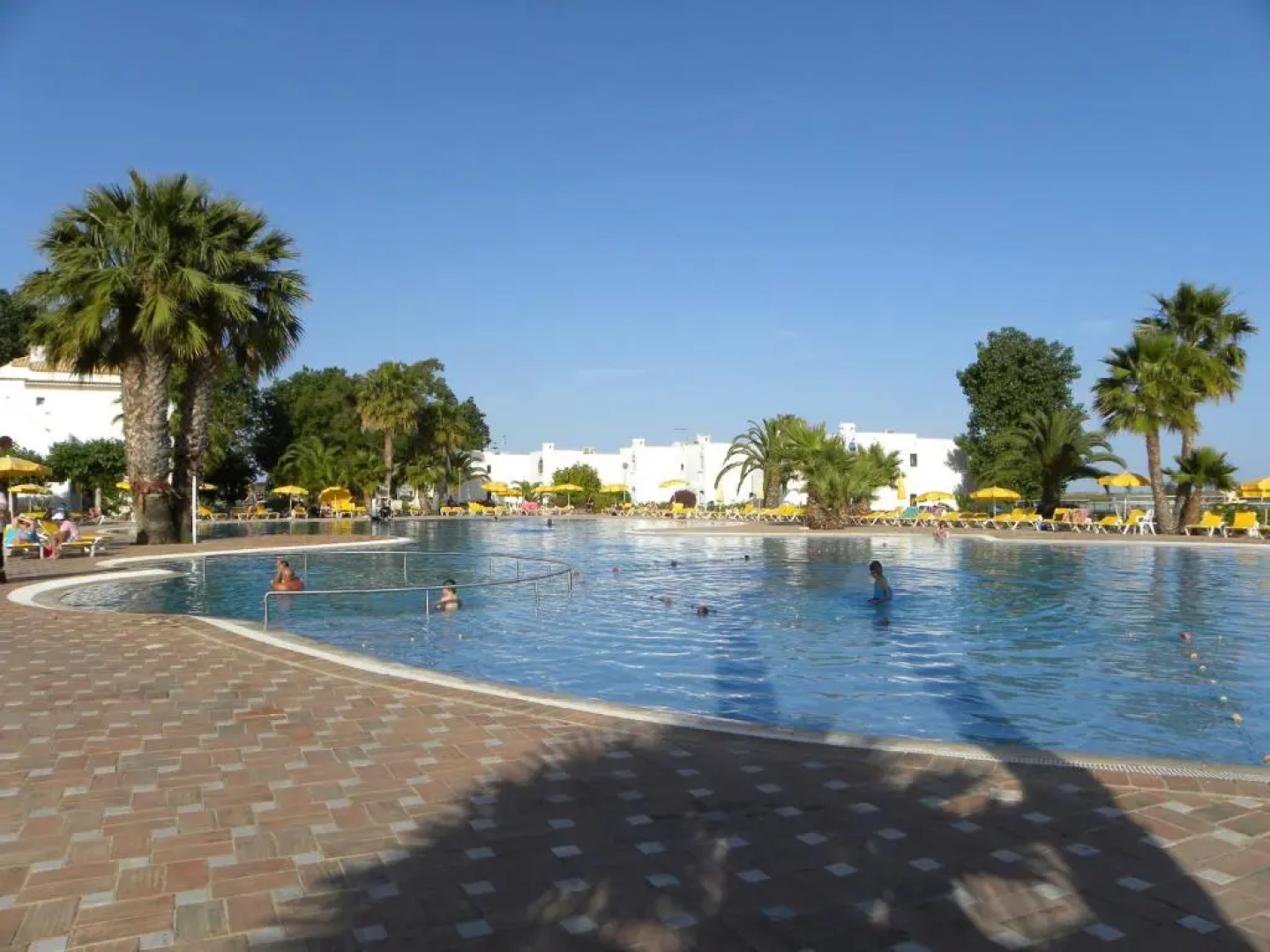 Cabanas Gold By Beach Rentals