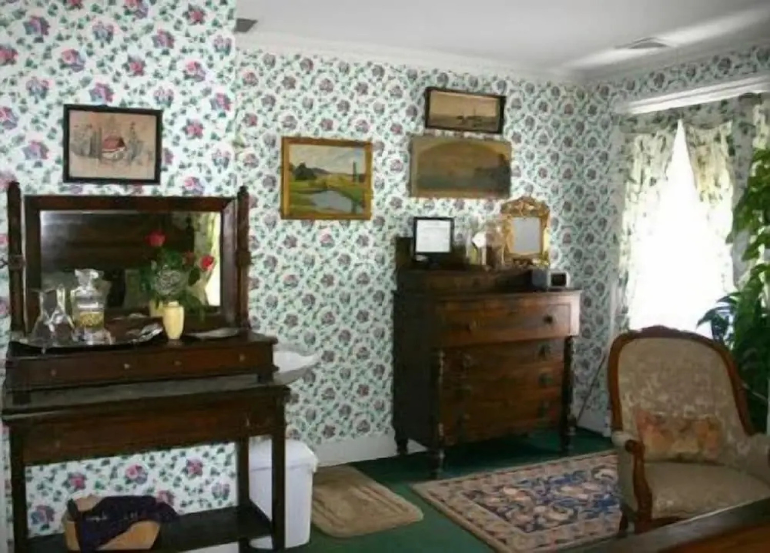 House of 1833 Bed & Breakfast & Gardens