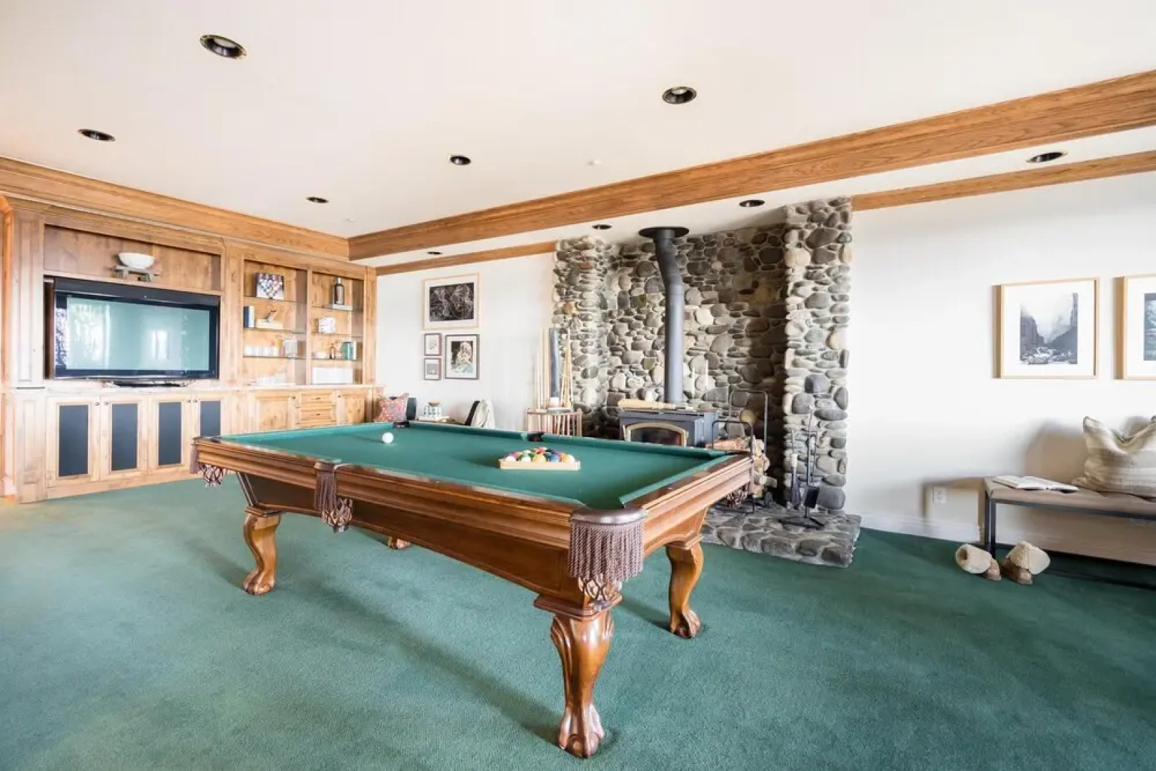 Atlas - Private & Spacious Lakeside Cabin w Spa & Game Room