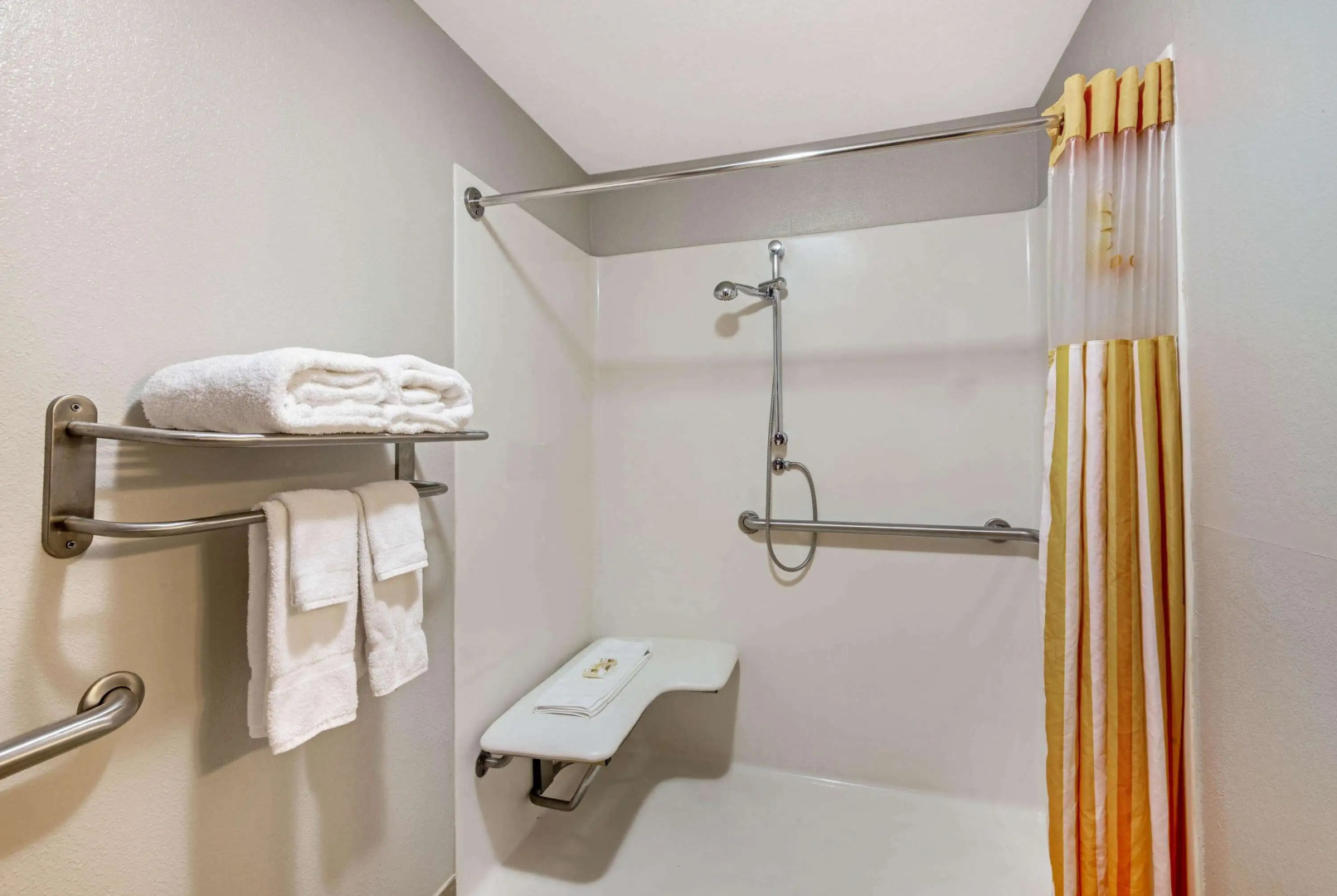 La Quinta Inn & Suites by Wyndham New Cumberland-Harrisburg