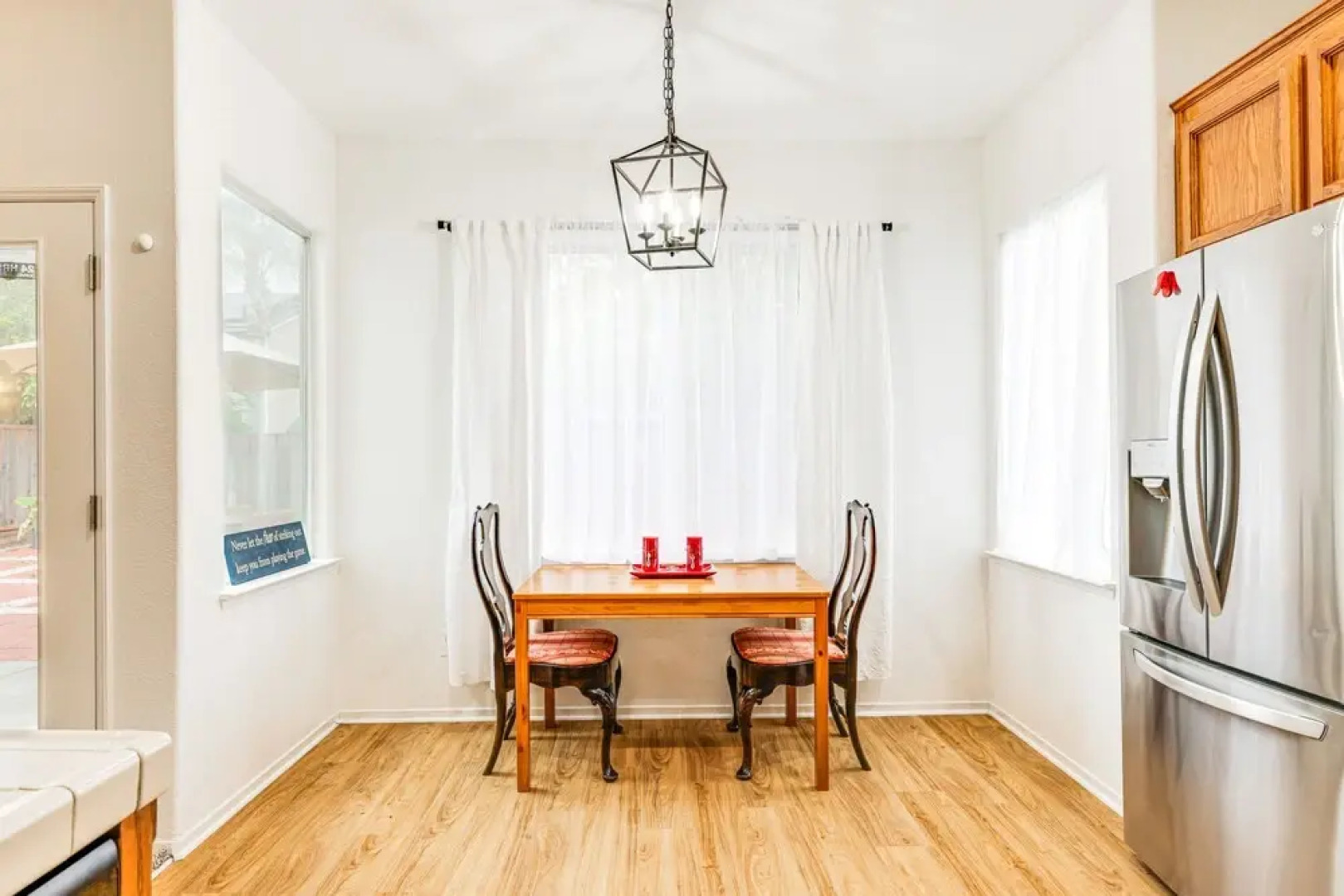 Spacious Los Banos Home w/ Patio - Dogs Welcome!