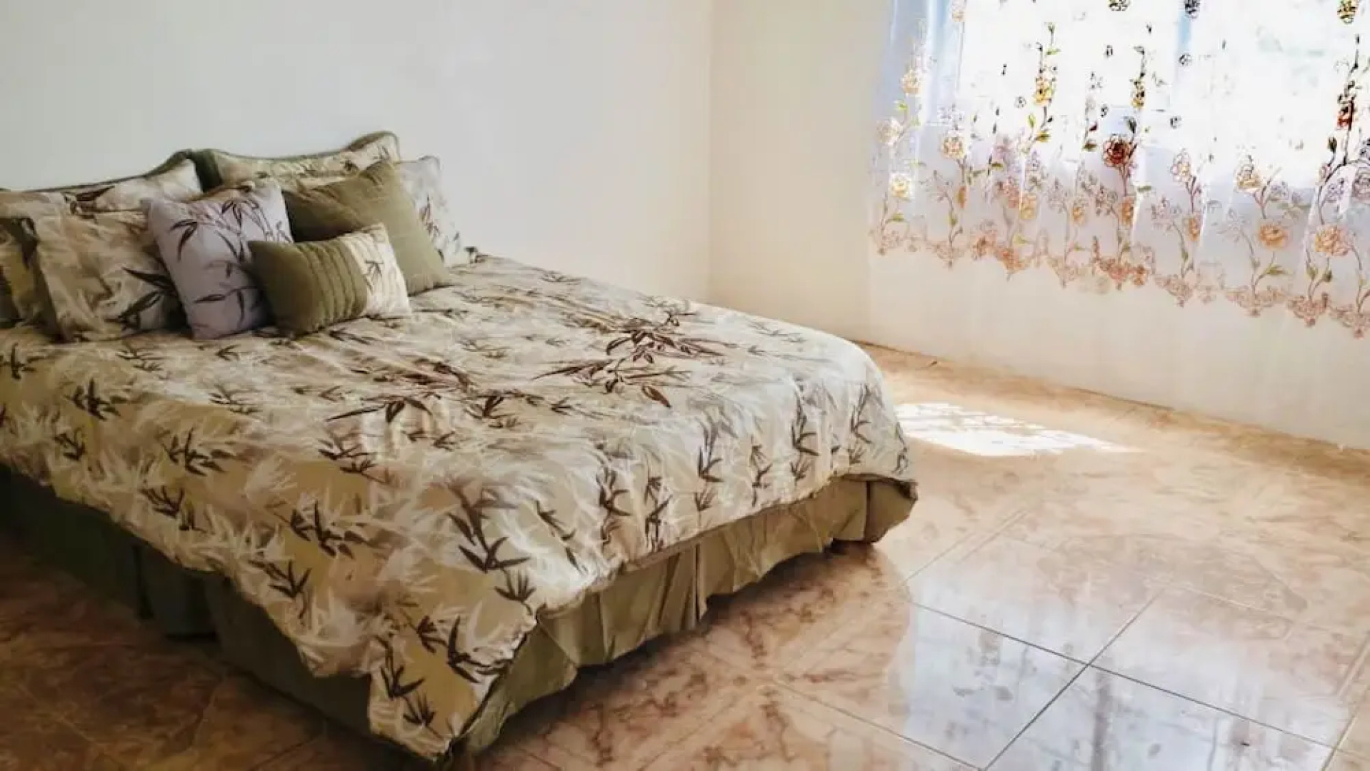 Bamboo - Sleeps 6 - Garden - Parking