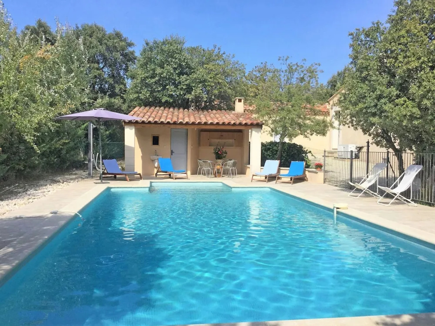 Inviting Villa in Saumane-de-vaucluse With Swimming Pool