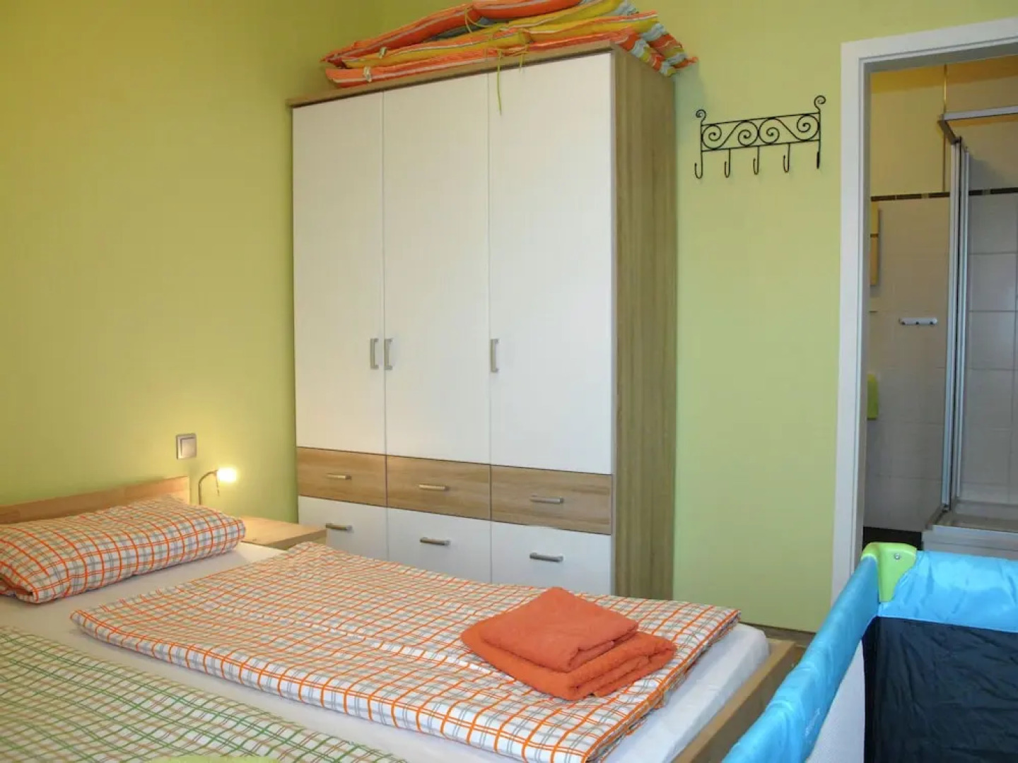 Spacious Seaside Apartment in Pepelow