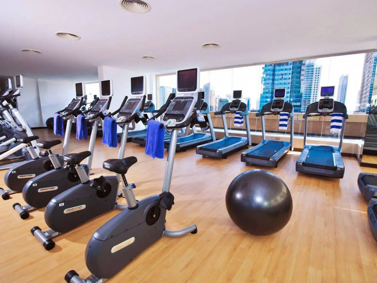 Mercure Dubai Barsha Heights Hotel Suites And Apartments