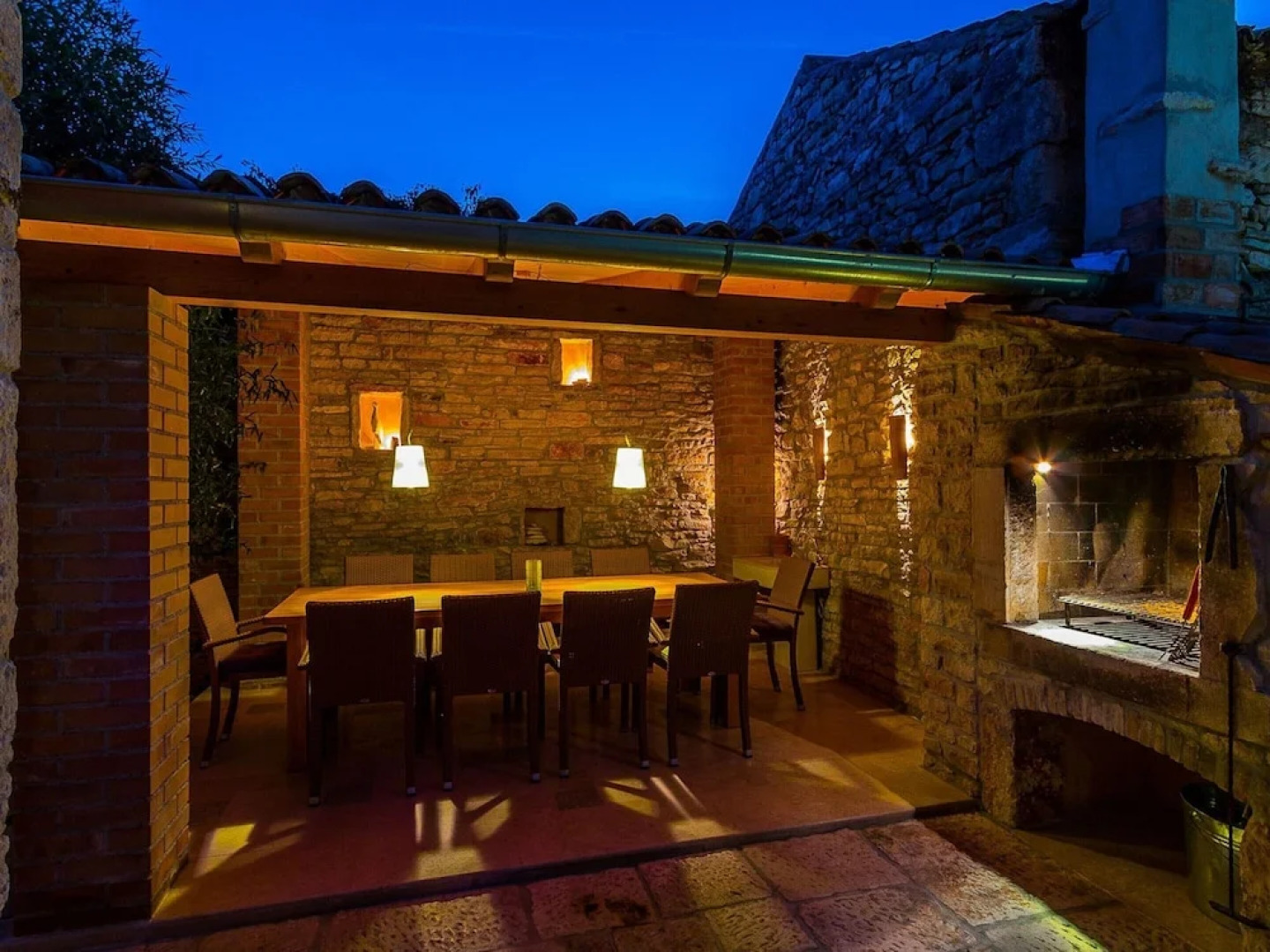 Beautiful Villa Consisting of two Houses With Private Pool, Near Pula and Beach