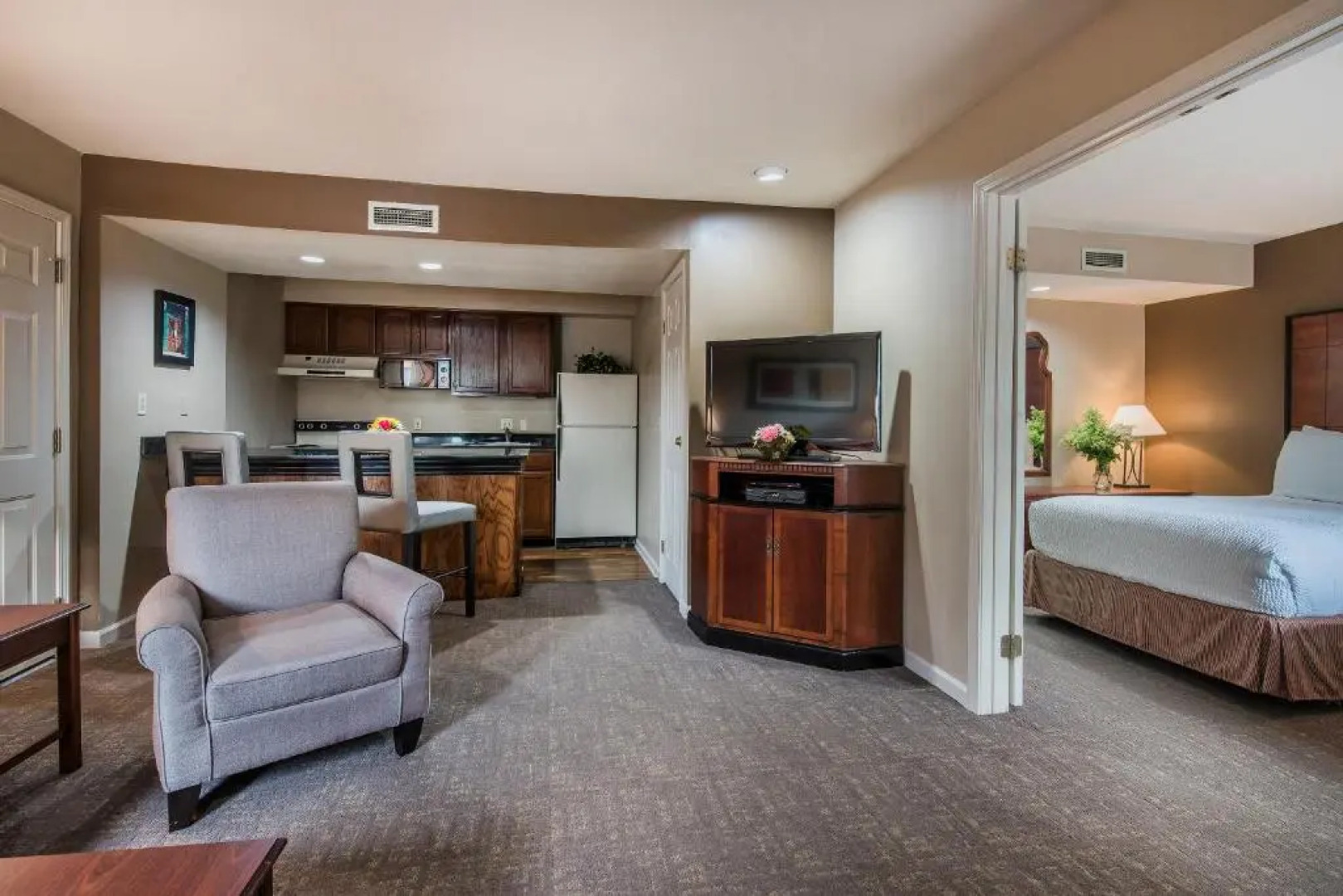 Cloverleaf Suites