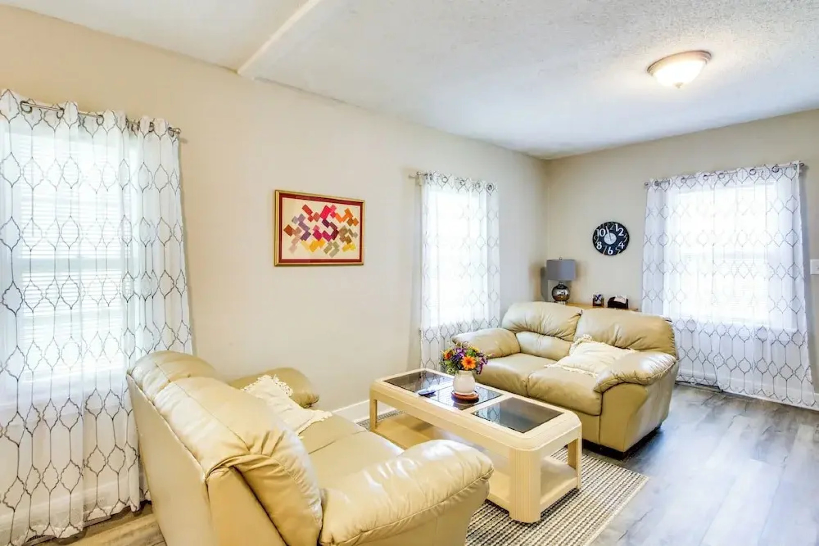 1 Mi to K-state Campus: Central Manhattan Home