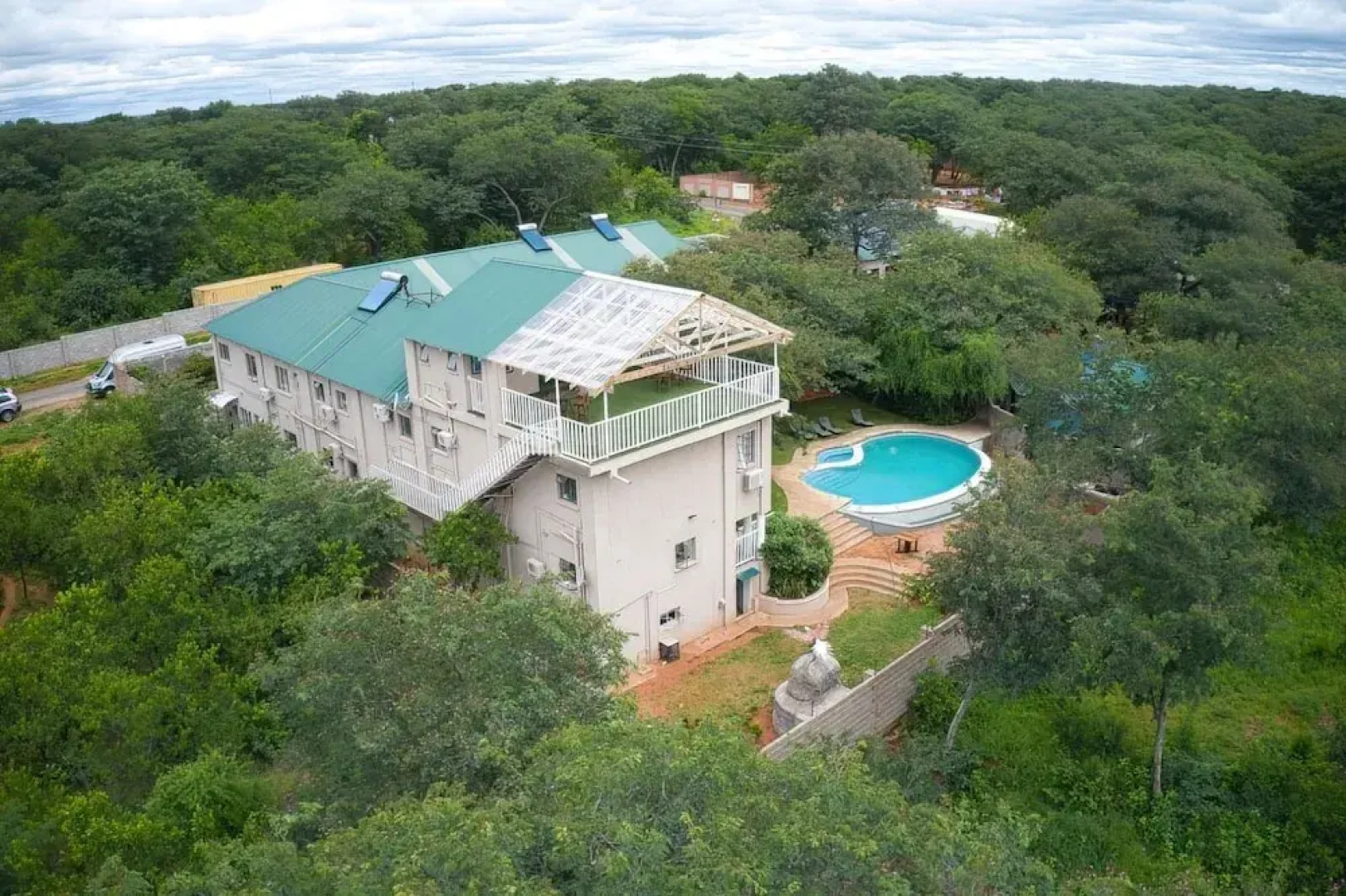 Room in Lodge - Luxury Suite in Zambezi Boutique Lodge 2, Free 4x4 Town Tour