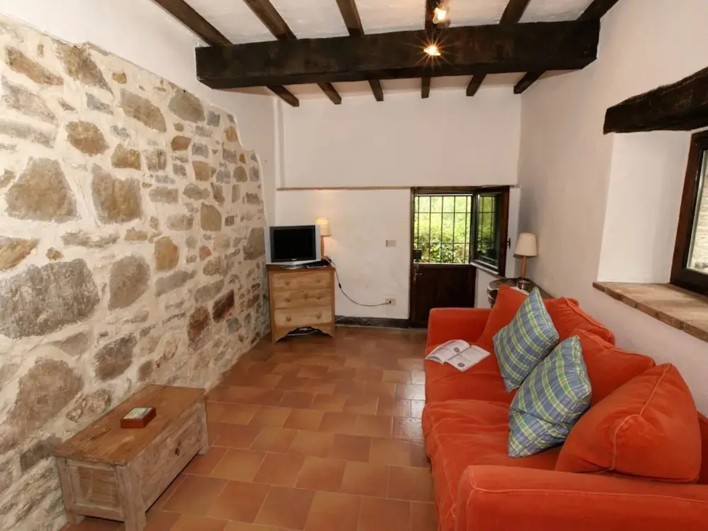 Holiday House with Pool & Large Garden Overlooking Lake near Tuscany