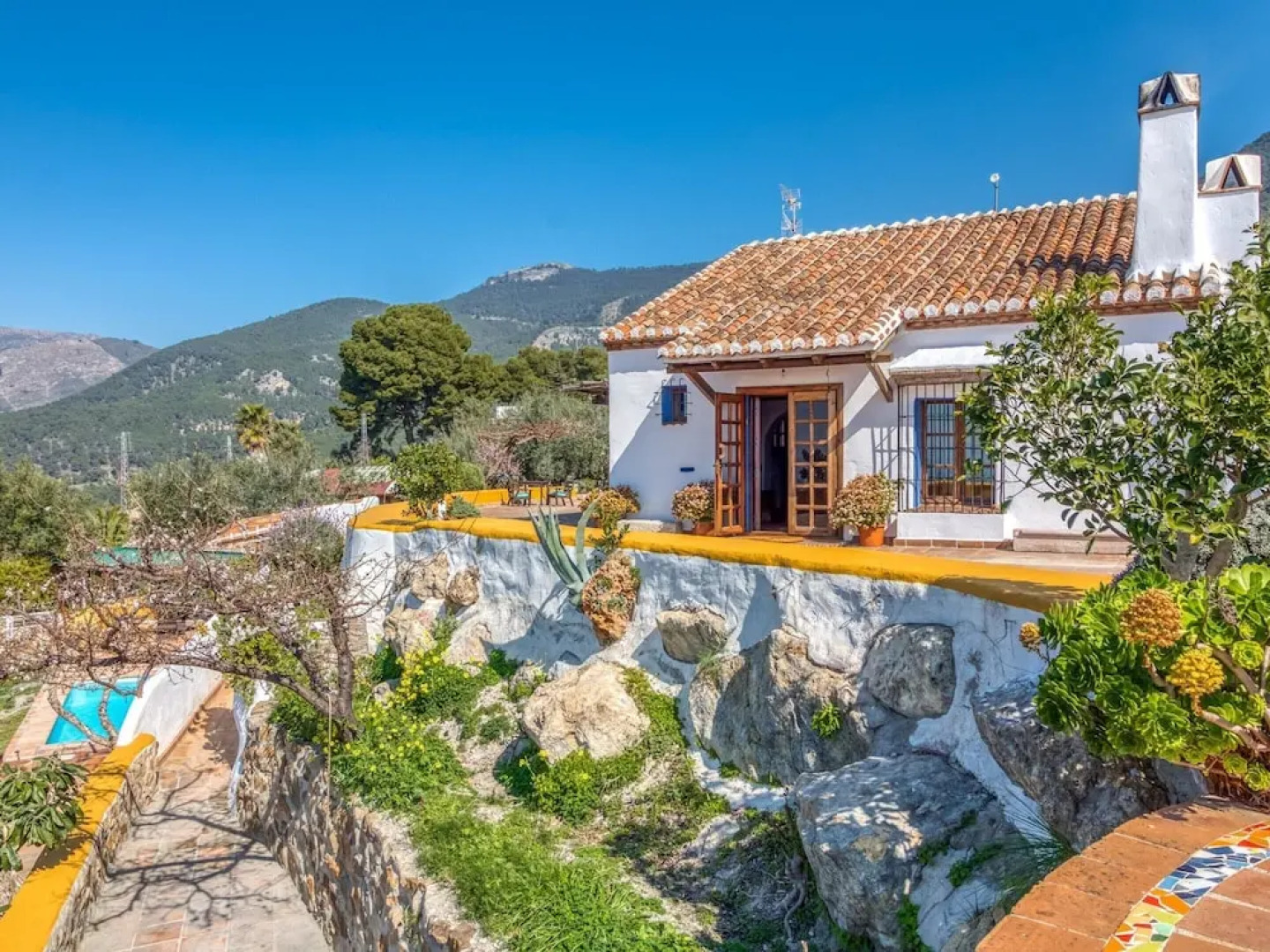 Pretty Cottage in Alcaucín with Private Swimming Pool