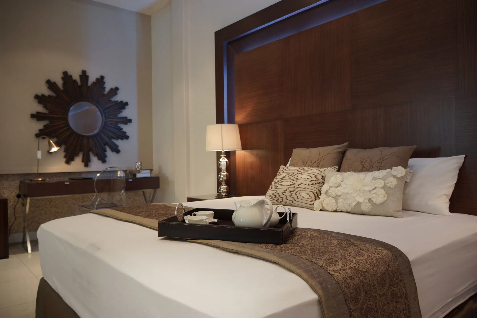 Hotel 2001