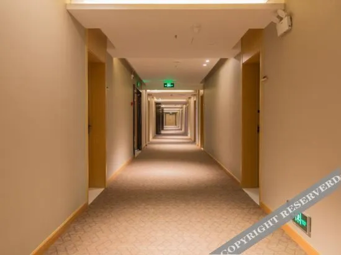 Starway Hotel (Baoding Wanbo Square)