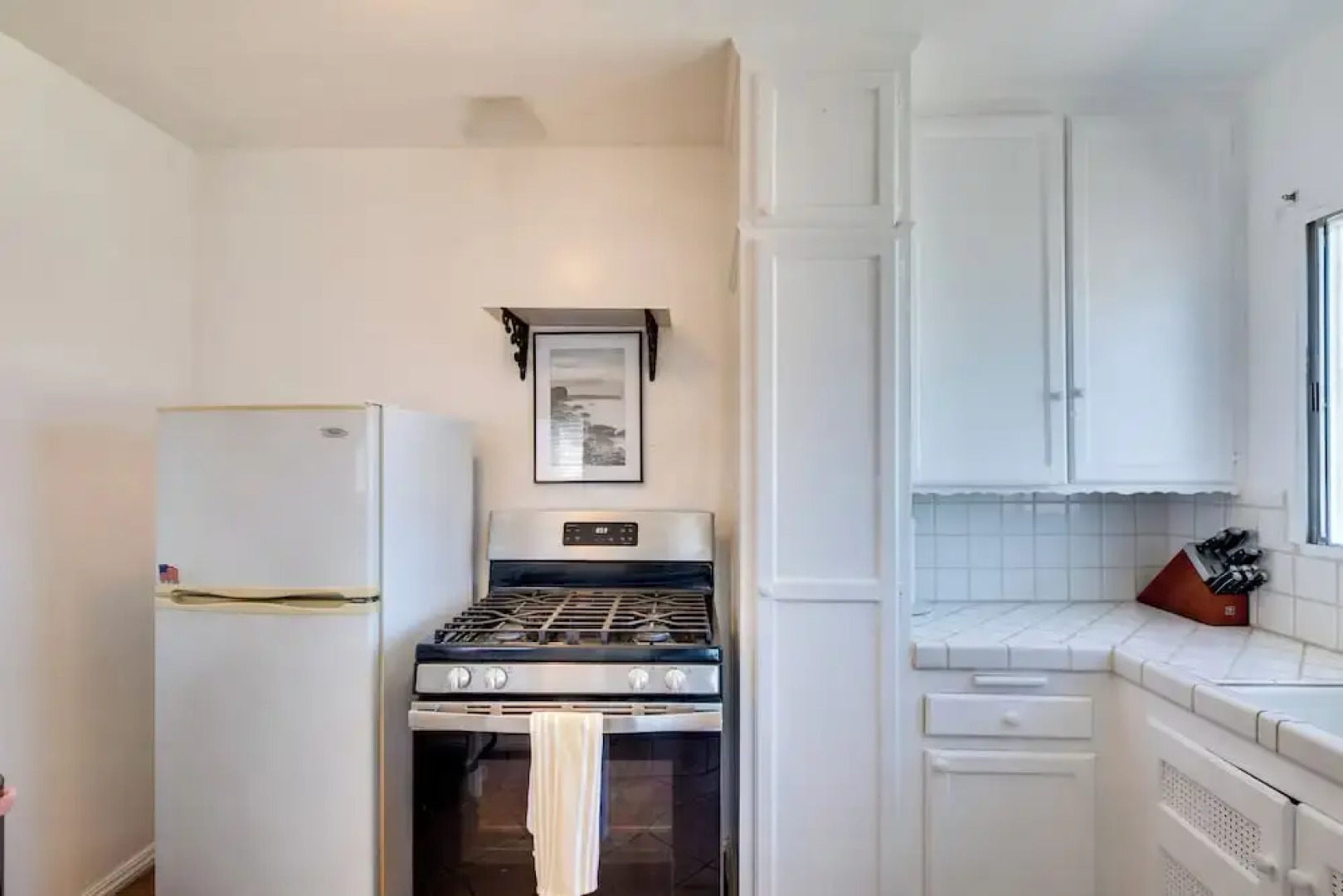 Sunny Manhattan Beach Apt w/ Vibrant Ocean Views