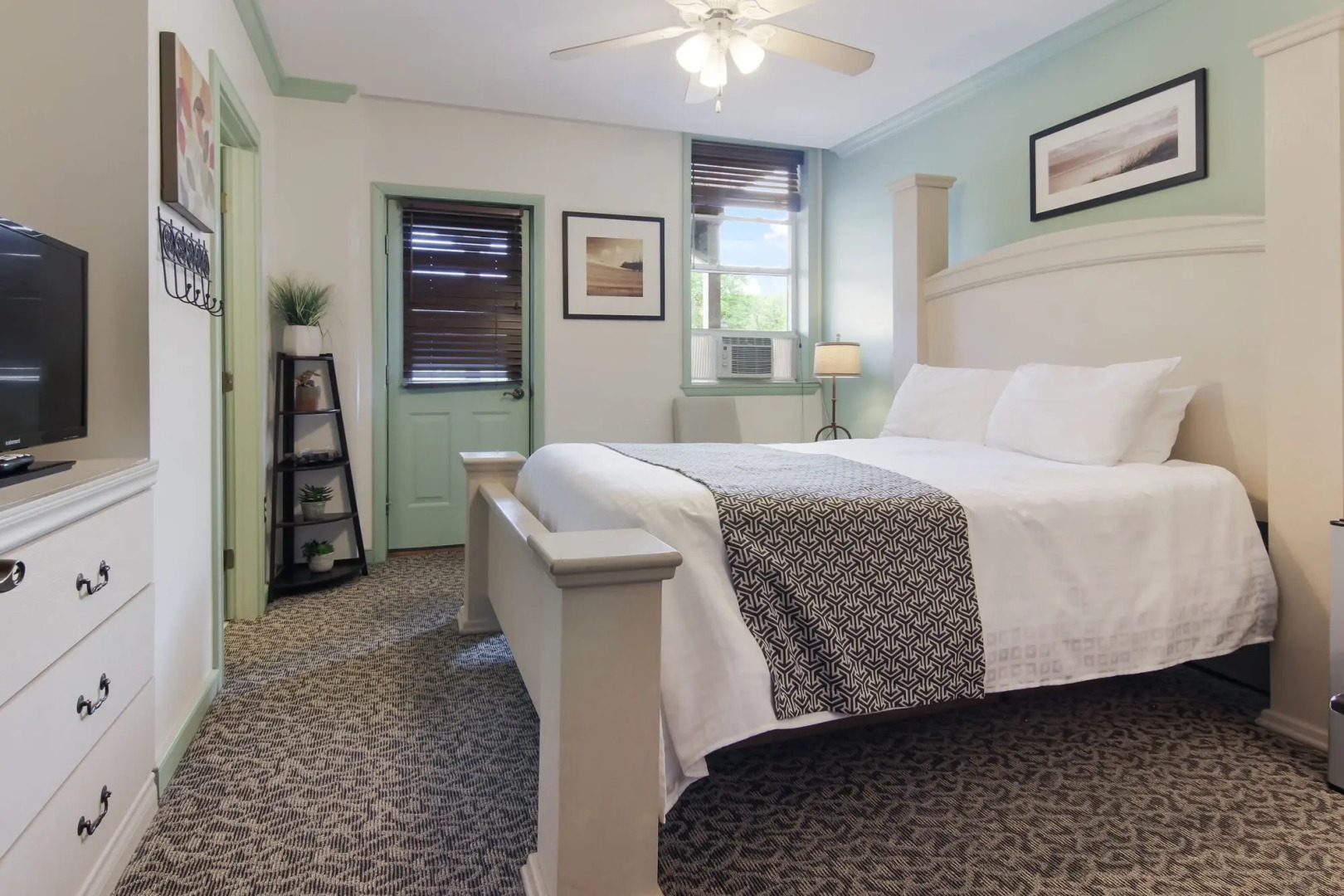 Stone Waters Inn