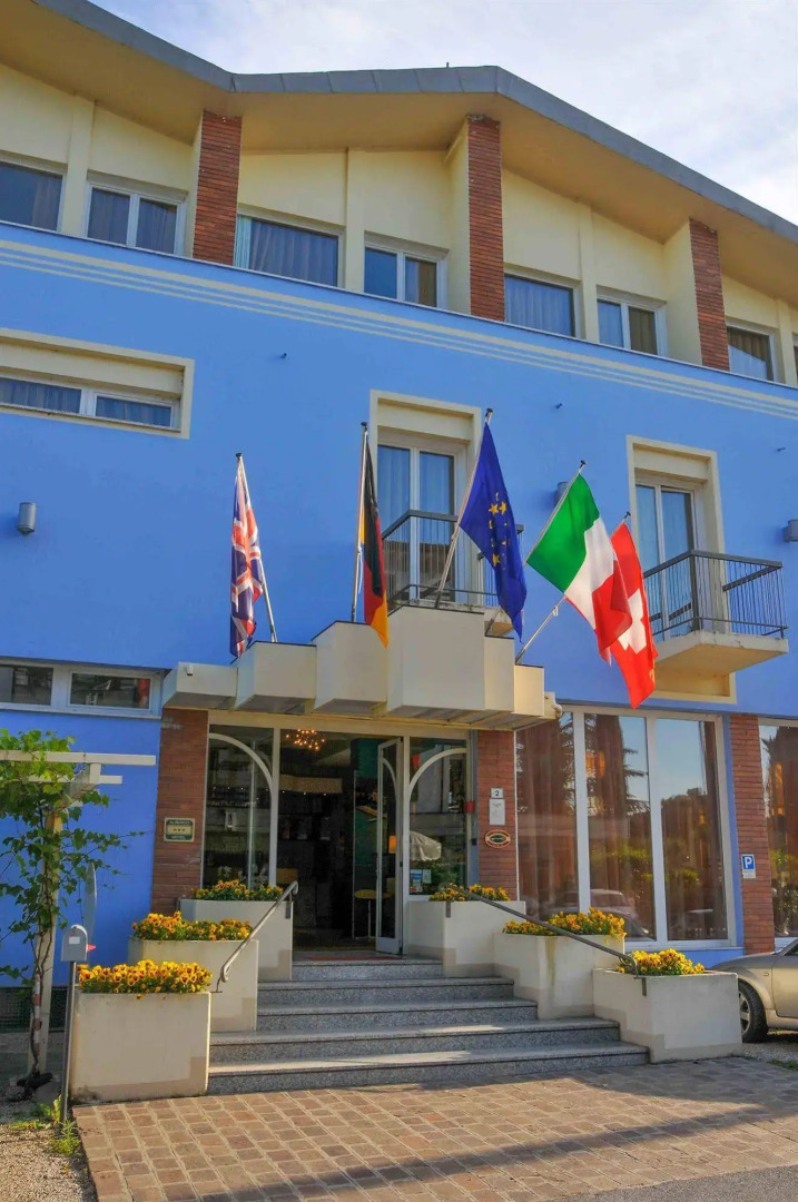 Hi Hotels Sirmione - Lakeview Pool