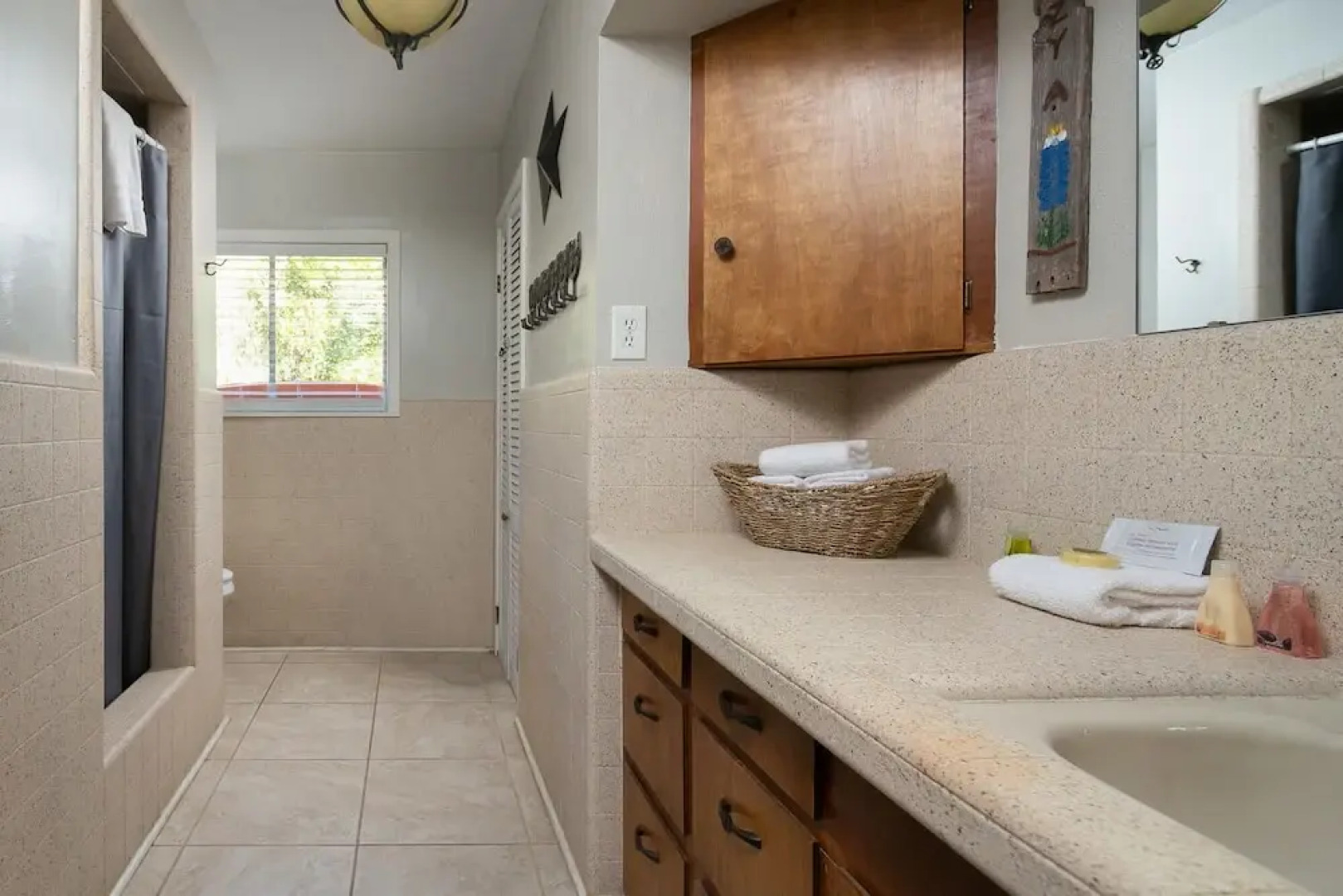 The Lazy A Rr7221 3 Bedroom Home by RedAwning