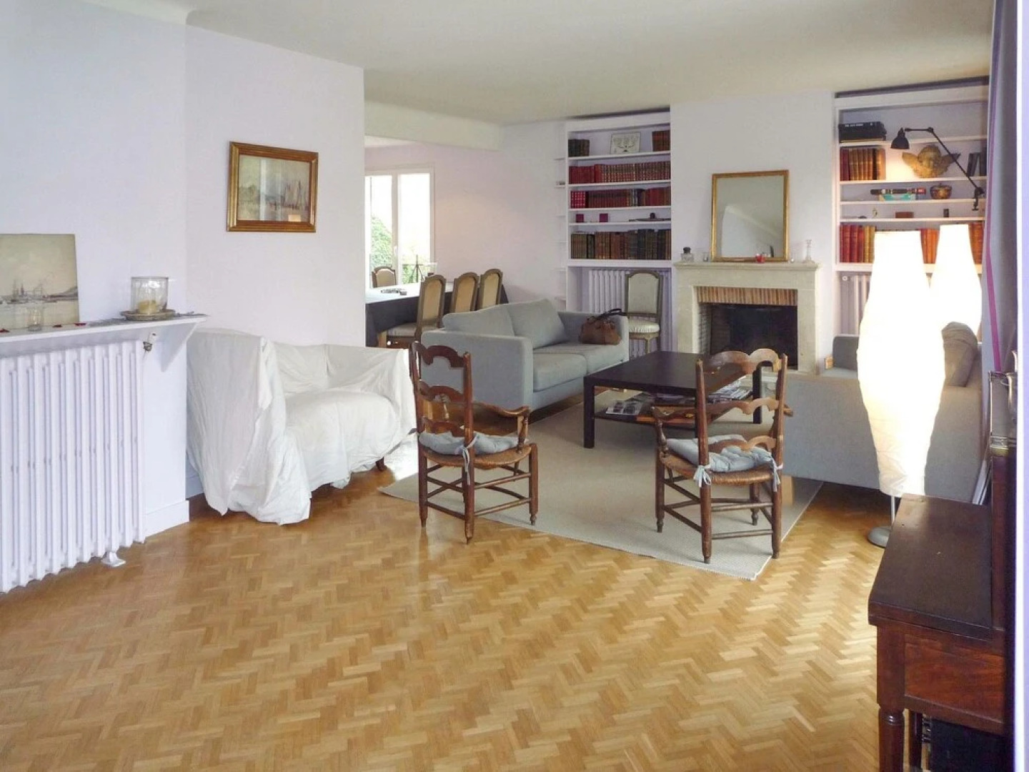 Beautiful Poissy Family Home With 5 Bedrooms, Large Garden and own Pon