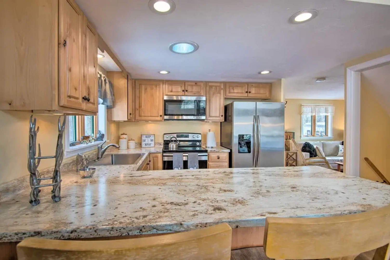 Cozy White Mtn Hideaway ~ 4 Mi to Hiking & Skiing!