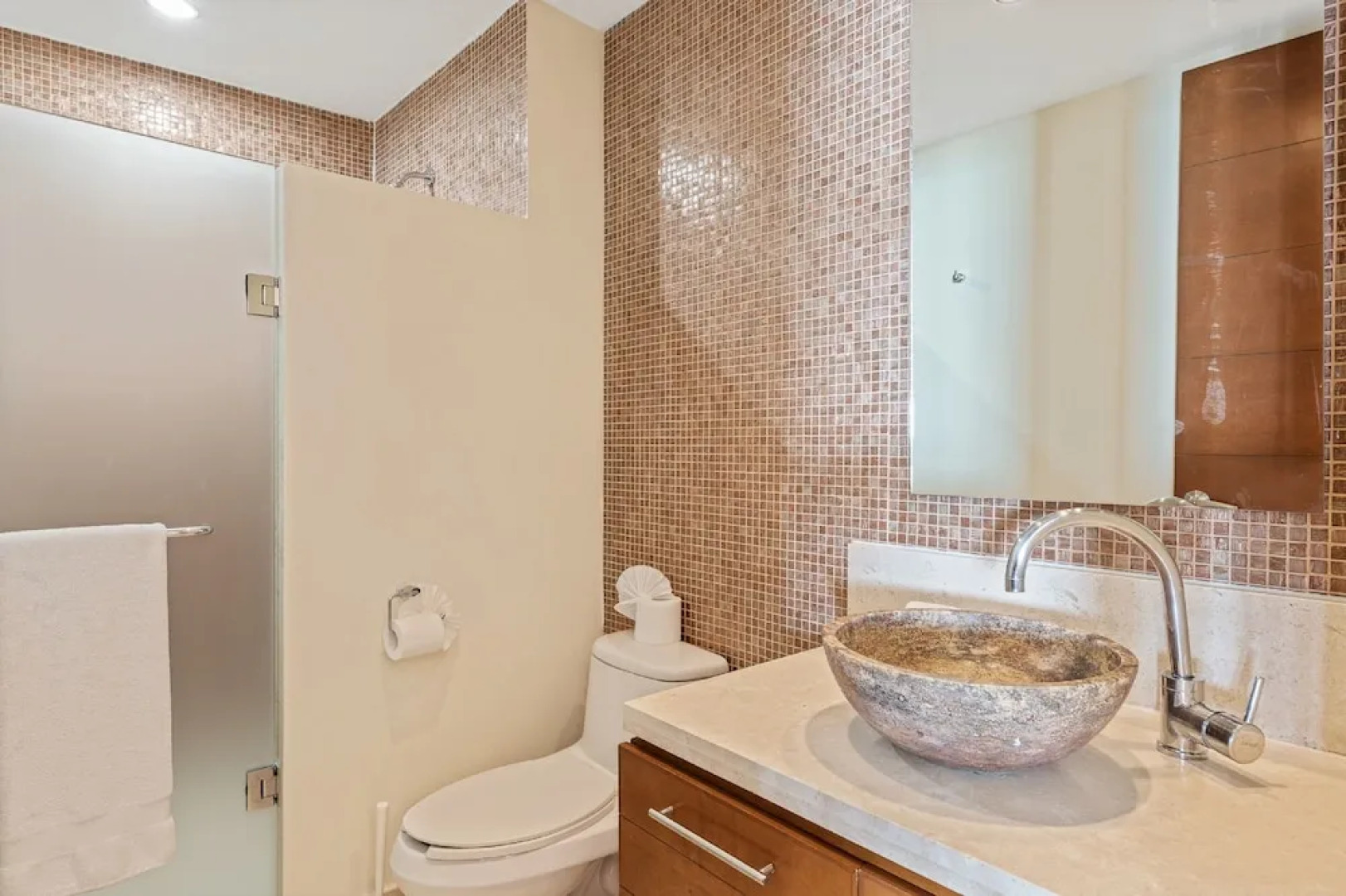 Encanto Living 0603 -3BR by Kivoya