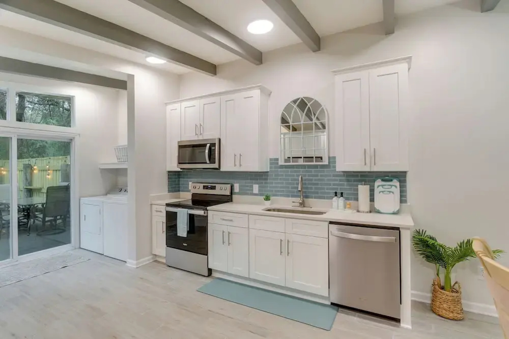 Bright Jekyll Island Home w/ Deck < 1 Mi to Beach