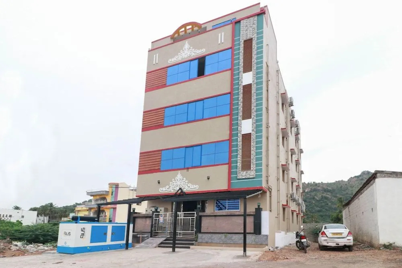 SPOT ON 49005 Raja Lodge