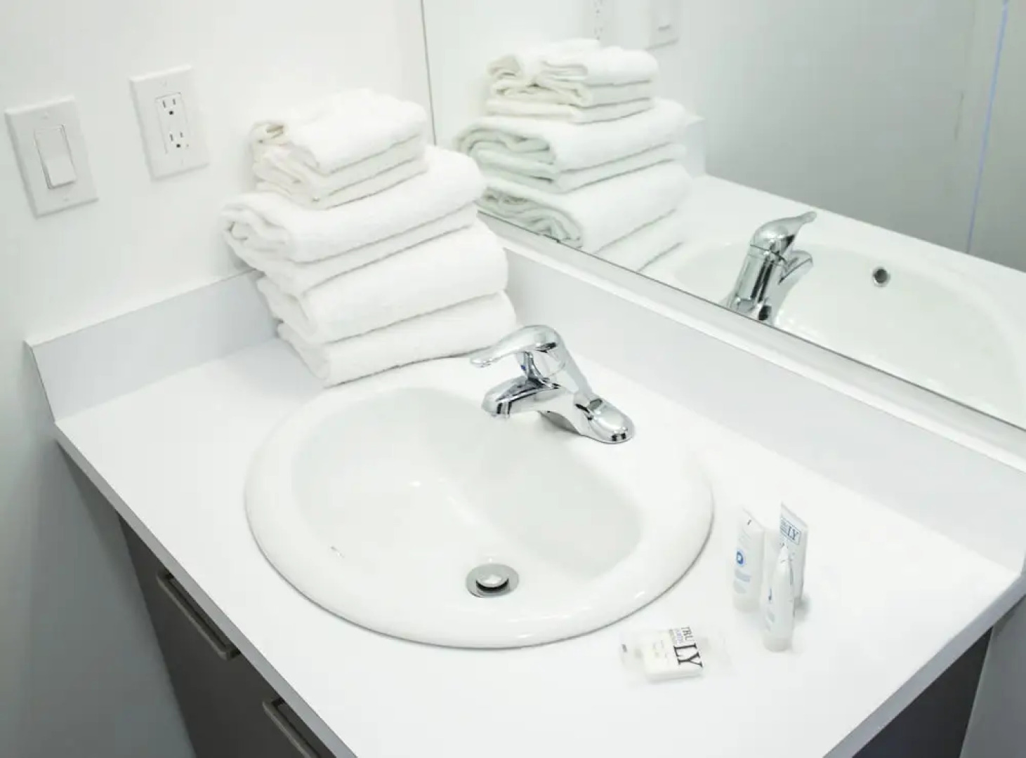 Bowmanville Marina Inn & Suites