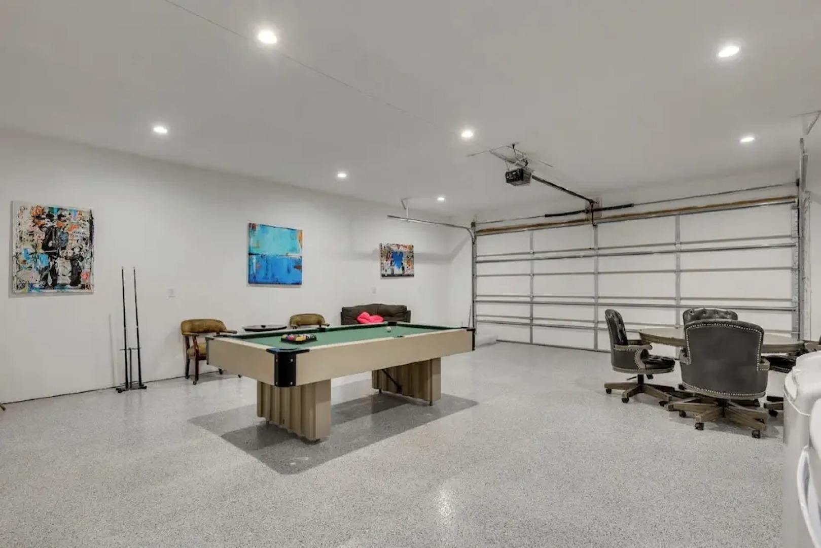 Colorado River Views: Waterfront Bullhead Home