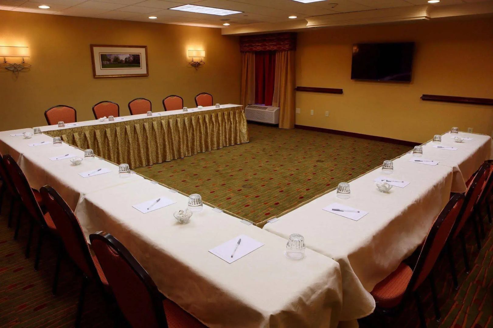 Hampton Inn & Suites Charlottesville-At the University
