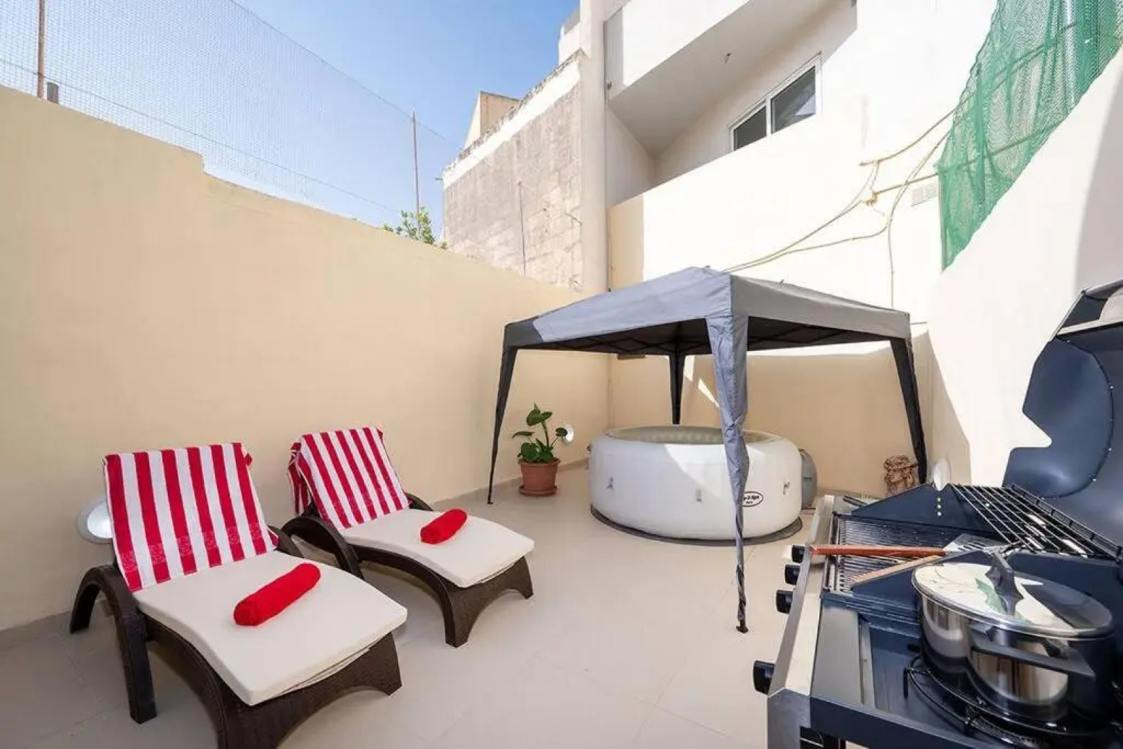 Traditional 3 bedroom home with hot tub (NEW)