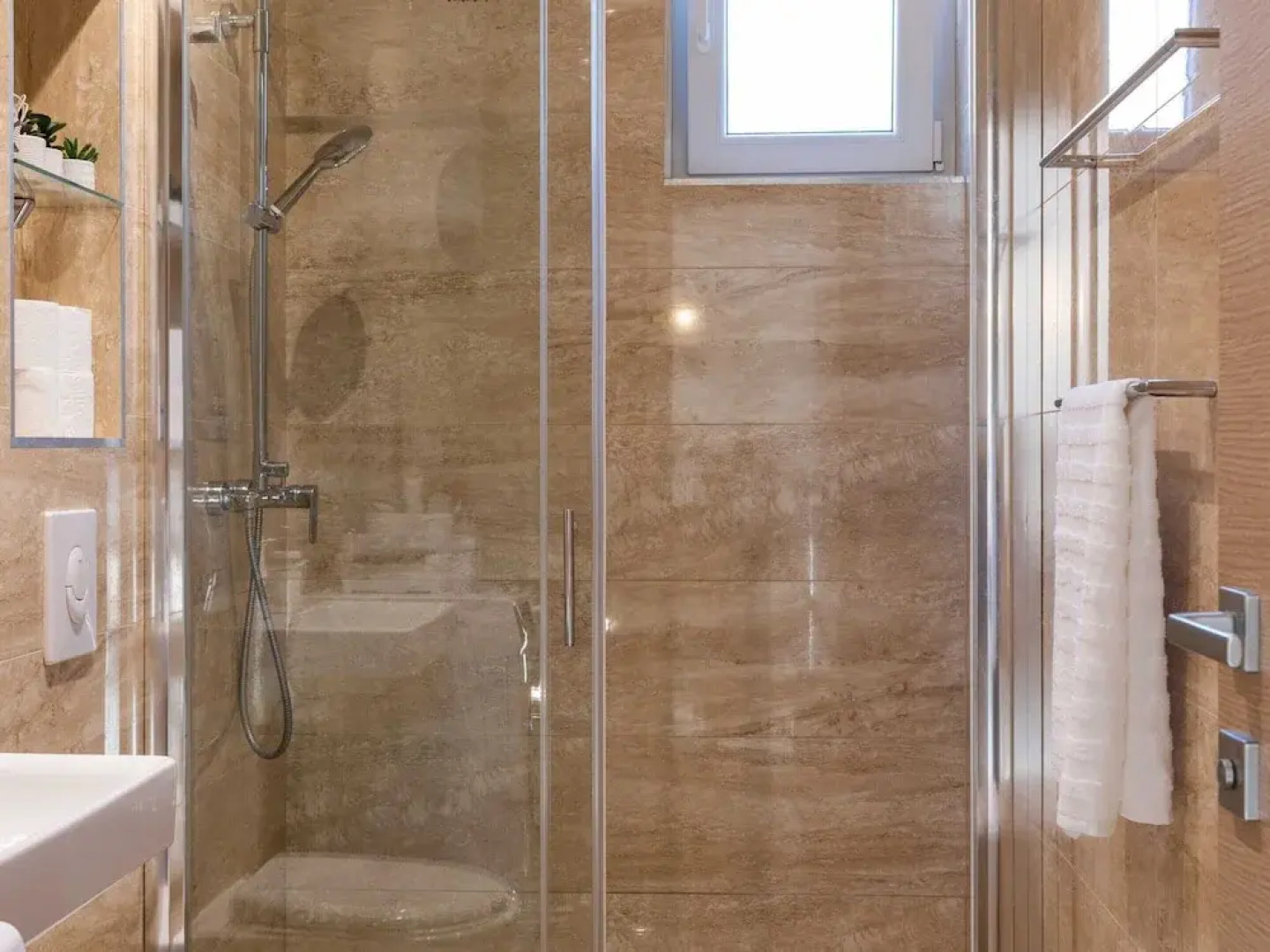 Apartment Why Not - Two Bedroom Apartment With Balcony