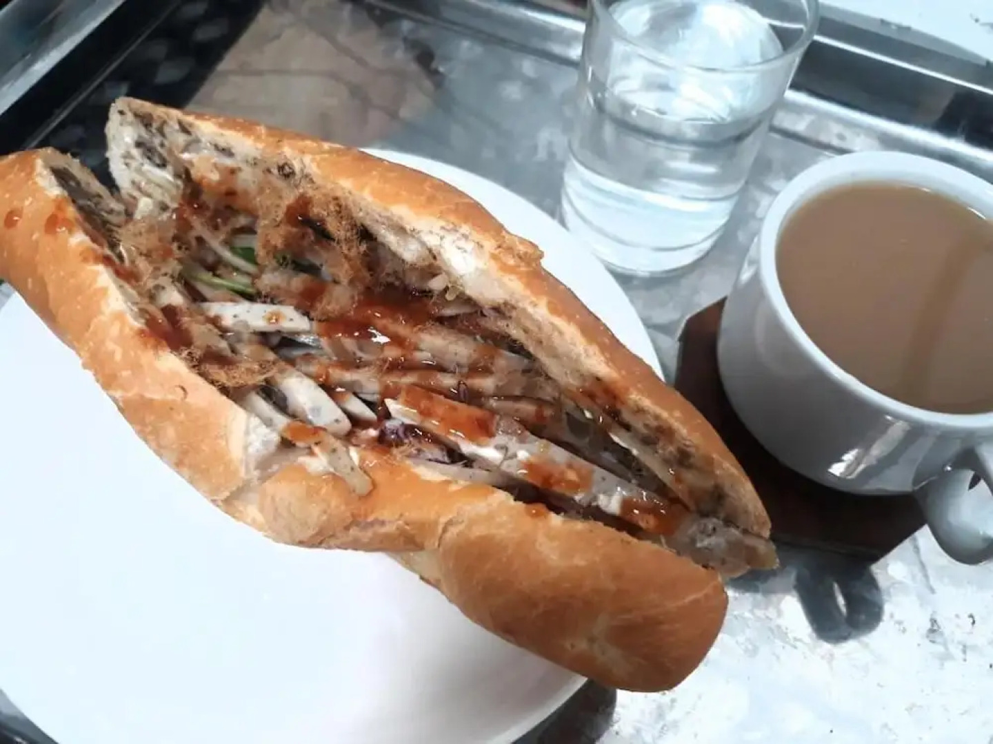 Ba'mi thakhek hostel